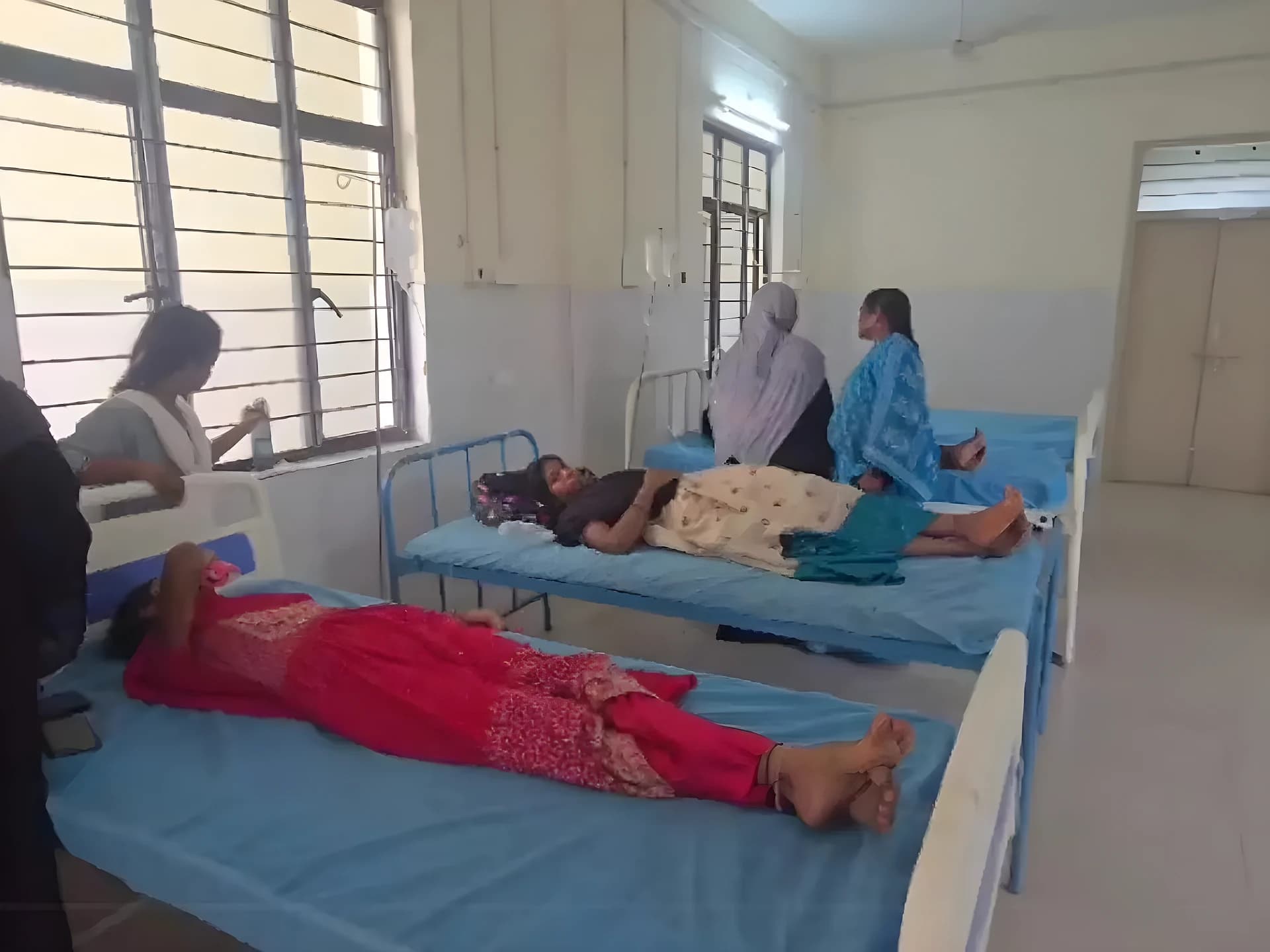 నీళ్లు తాగిన స్టూడెంట్స్‌కు అస్వస్థత.. స్కూల్‌లో టెన్షన్