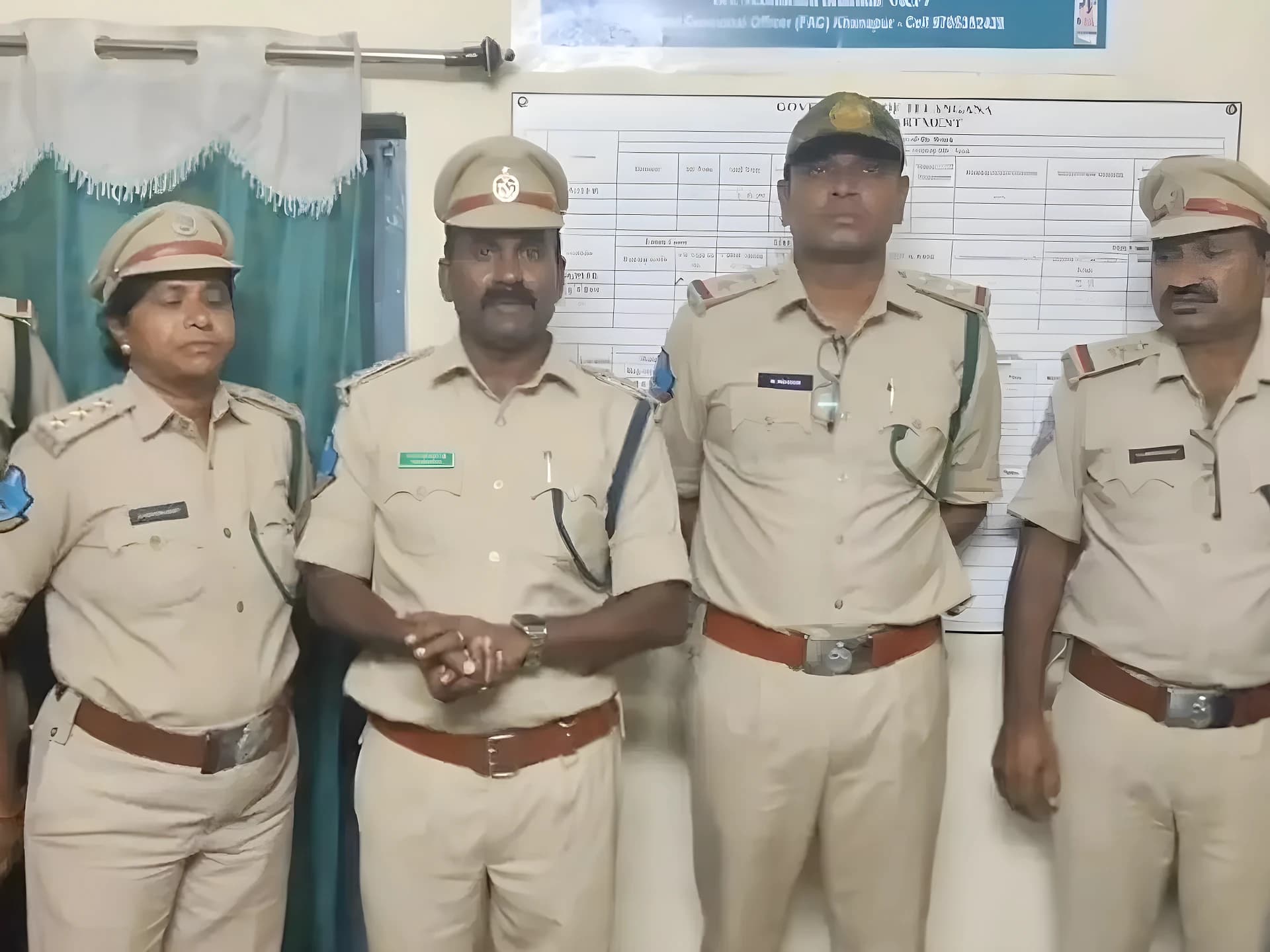 ఫారెస్ట్ ఆఫీస్‌‌లోకి చొరబడి రాళ్ల దాడి