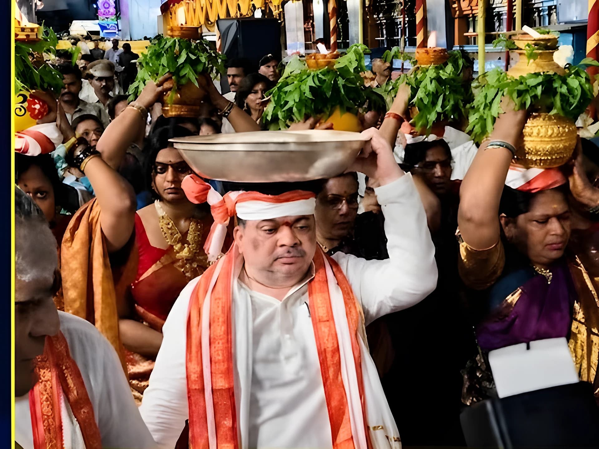 ప్రతి ఇంట సంతోషం నిండాలి: పొన్నం