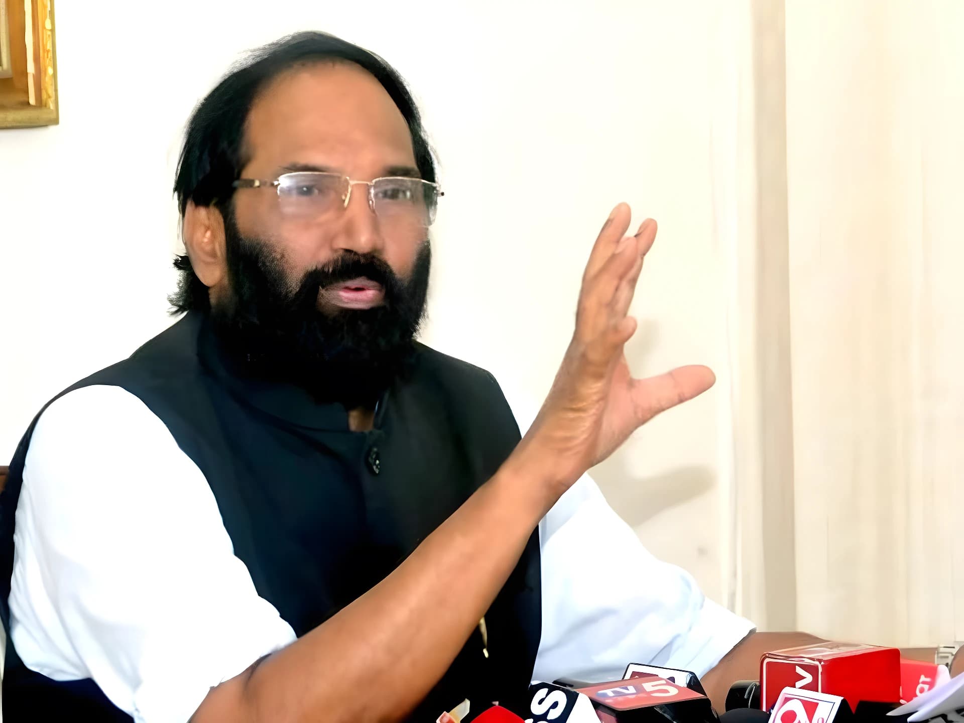 అనుమతుల ప్రక్రియ వేగవంతం చేయాలి: ఉత్తమ్