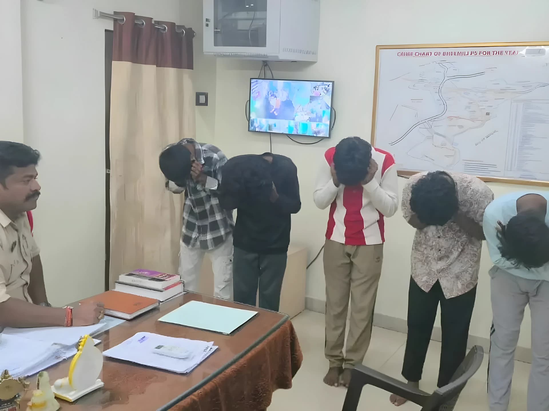 విద్యార్థినులను వేధించిన ఐదుగురు అరెస్ట్