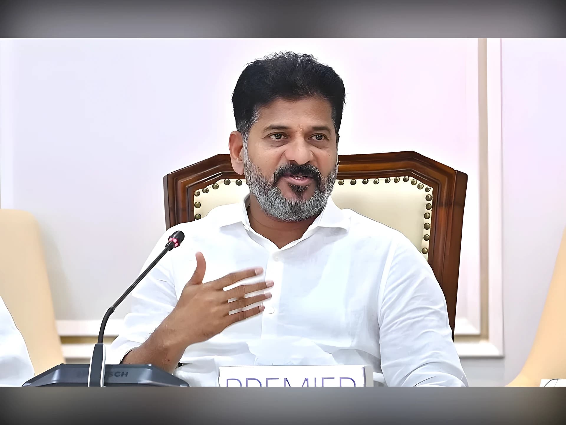 CM ఫారిన్ టూర్‌కి కోర్టు గ్రీన్ సిగ్నల్