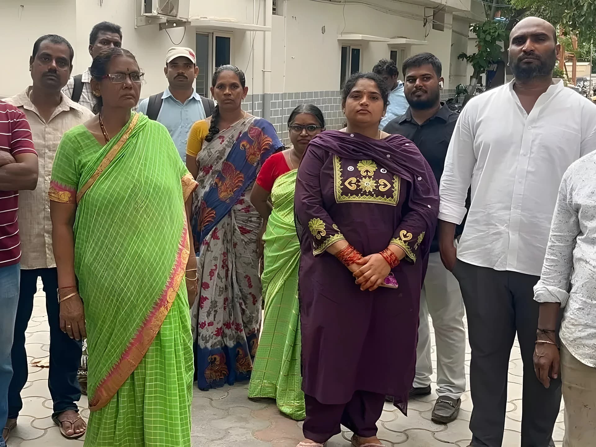 కాళేశ్వరం కాల్వలో ప్లాట్లు.. కొనుగోలుదారులకు షాక్