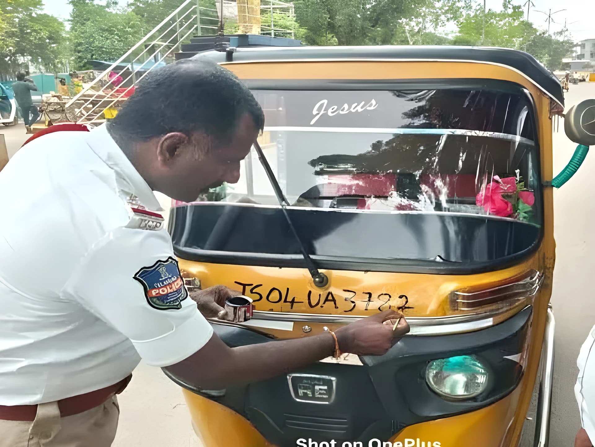రూల్స్‌ బ్రేక్.. ఫైన్‌కు బదులు అవగాహన