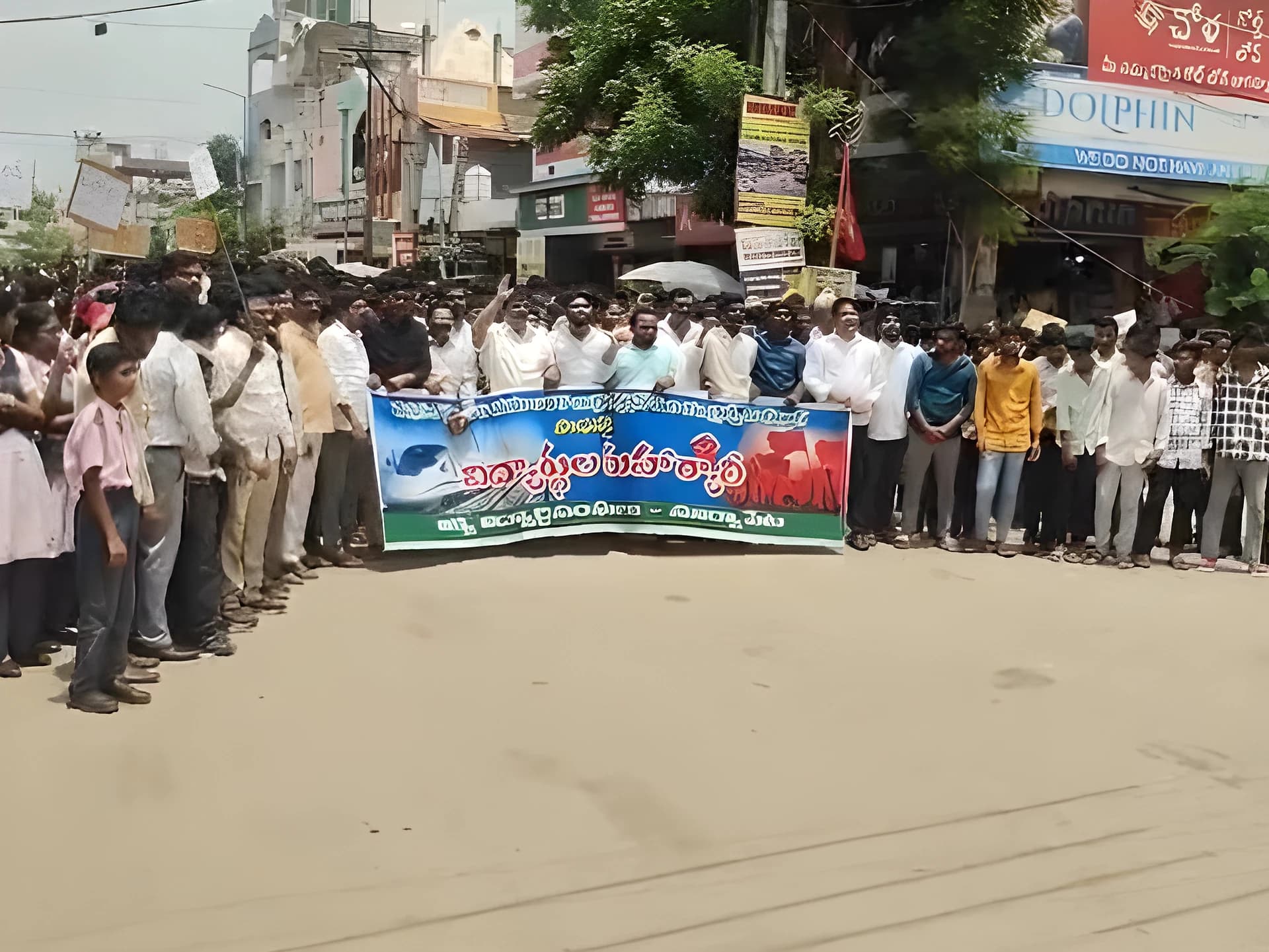 బుల్లెట్ ట్రైన్ అలైన్‌మెంట్ మార్చడంపై ఆగ్రహం.. భారీ ర్యాలీ
