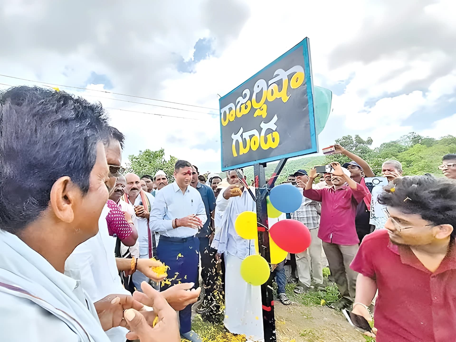 ఆదివాసీల మనసు గెలిచిన కలెక్టర్‌