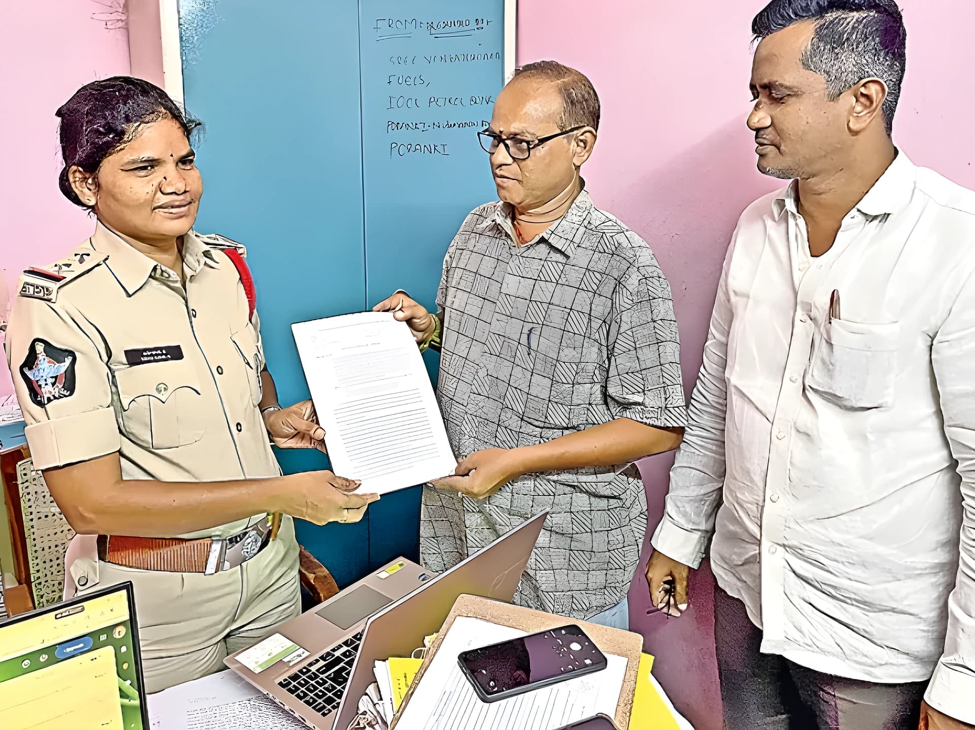 పింఛన్‌ కోసం బతికున్న భర్తను చంపేసింది