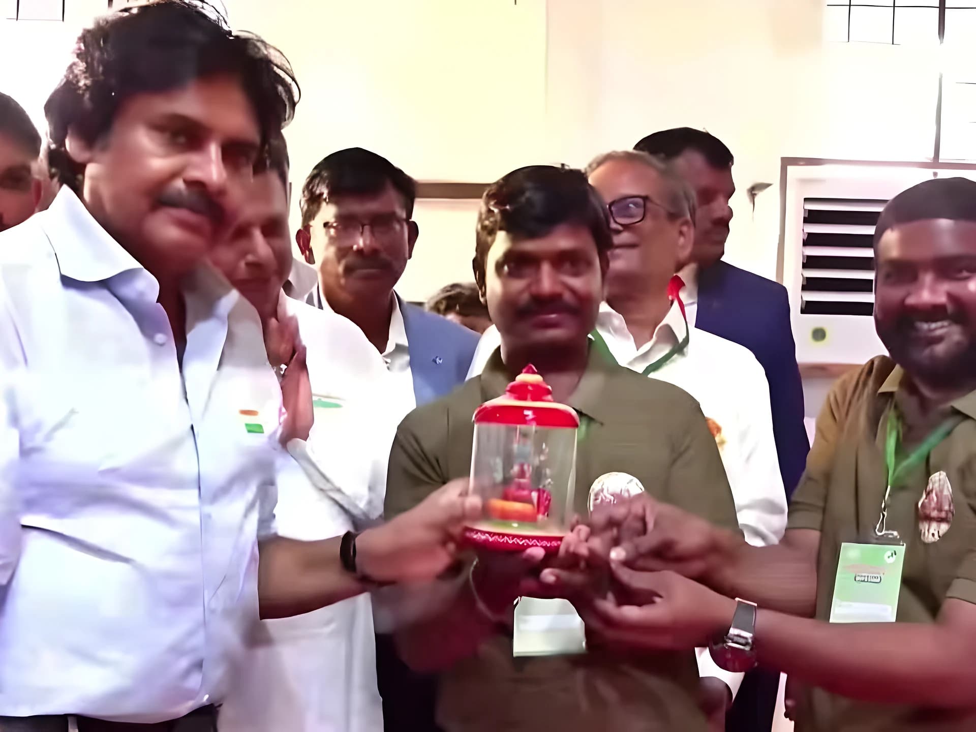 హస్తకళలకు అండగా పవన్‌.. వుడ్‌ బ్యాంక్‌ ప్రారంభం