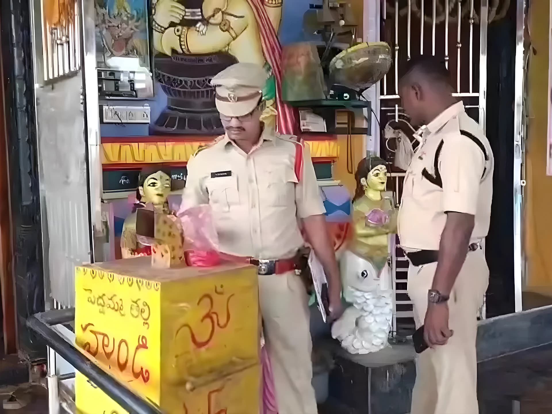 కెమెరాలు ఆఫ్ చేసి.. పెద్దమ్మతల్లి ఆలయంలో చోరీ