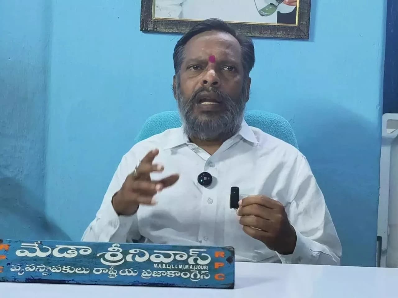బాధితులకు భరోసా ఏది? : మేడా శ్రీనివాస్‌