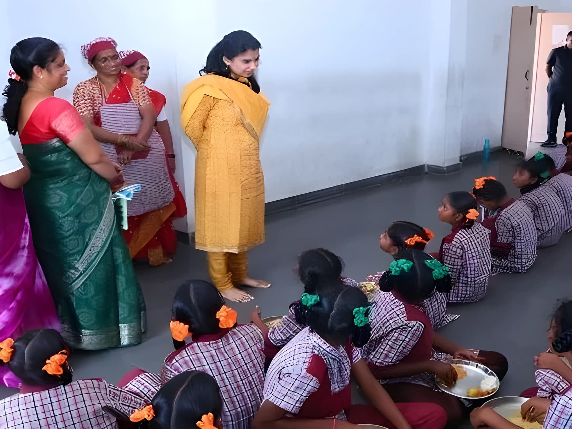 కస్తూర్బా గాంధీ స్కూల్‌లో కలెక్టర్ సడన్ చెకింగ్