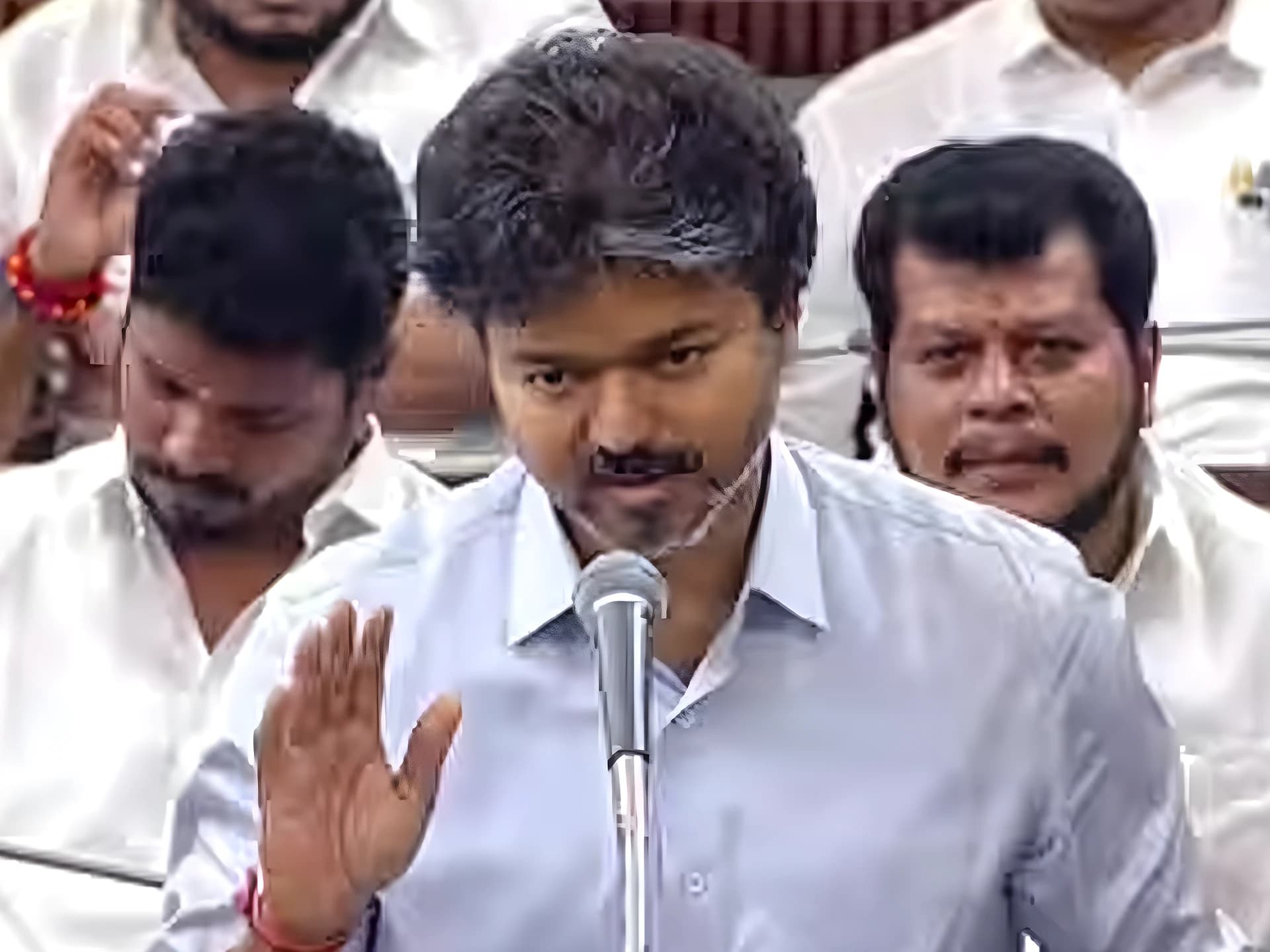 సభలో కరుణానిధి ప్రస్తావన.. Sorry చెప్పిన విజయ్!