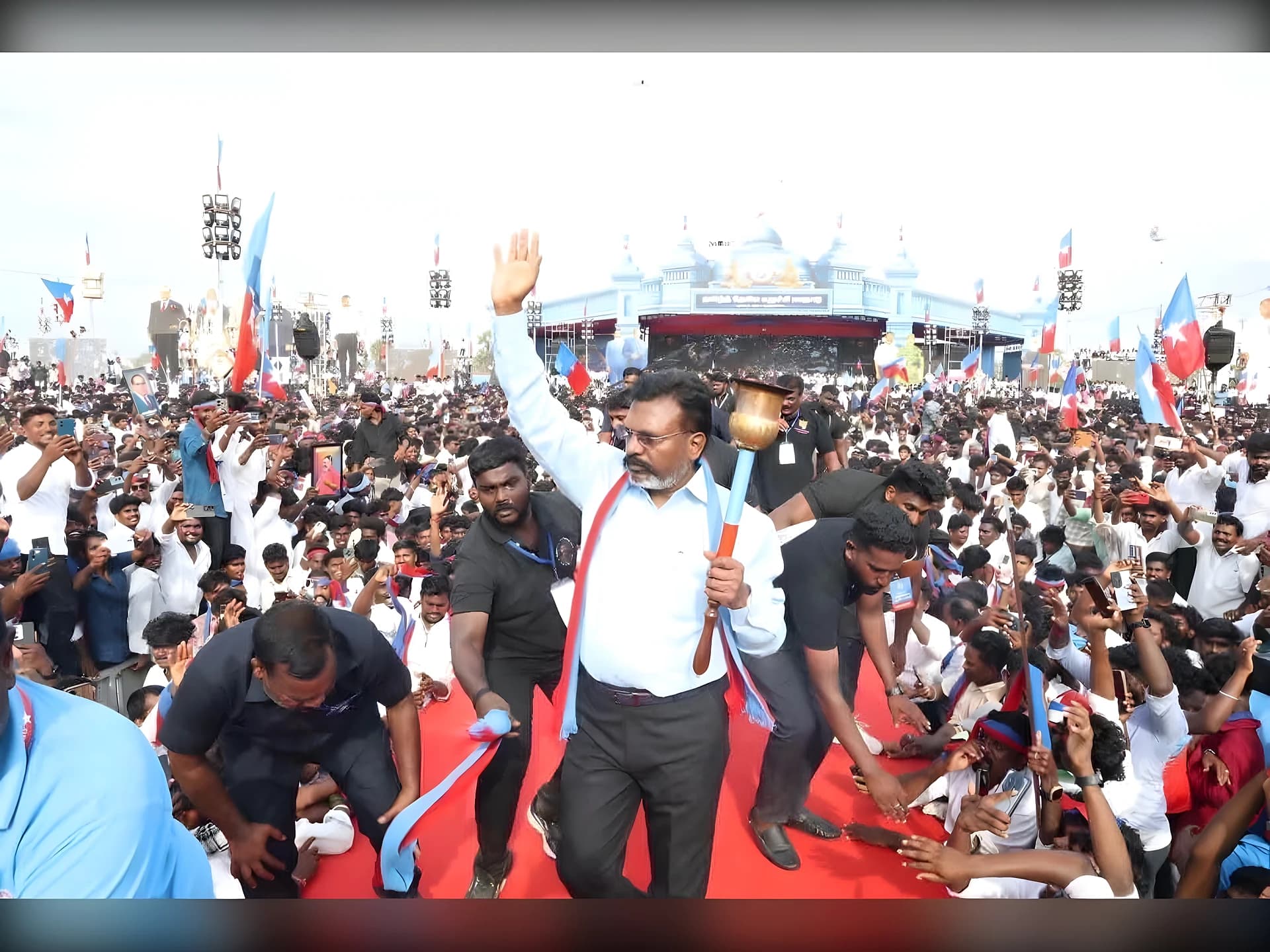తమిళ జాతీయవాద పునరుజ్జీవన మహాసభకు భారీ స్పందన