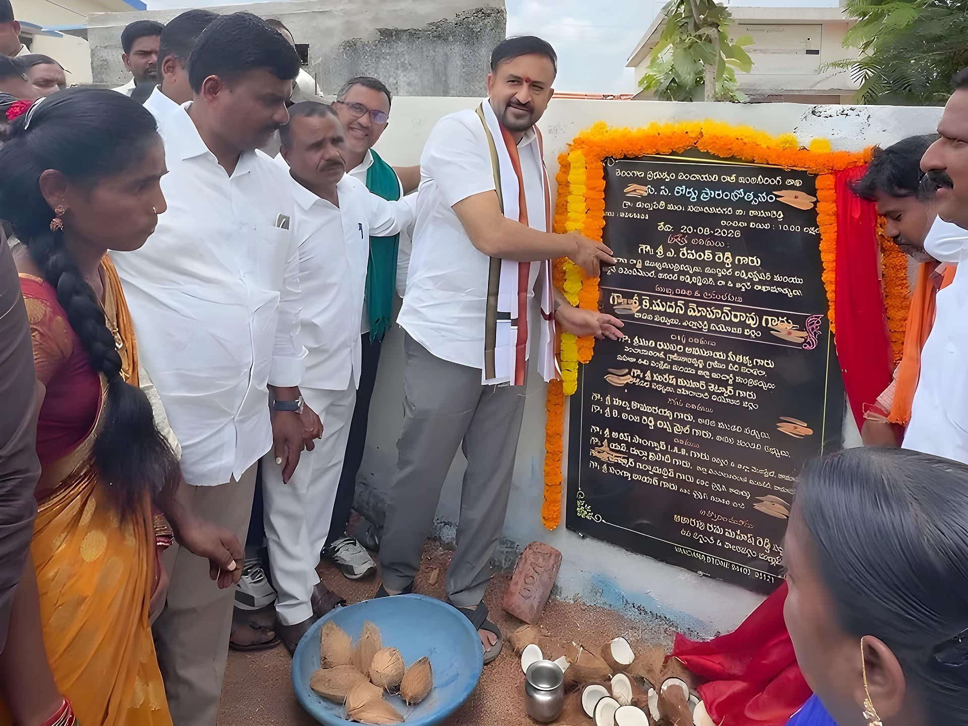రూ.40 లక్షల అభివృద్ధి పనులు ప్రారంభం