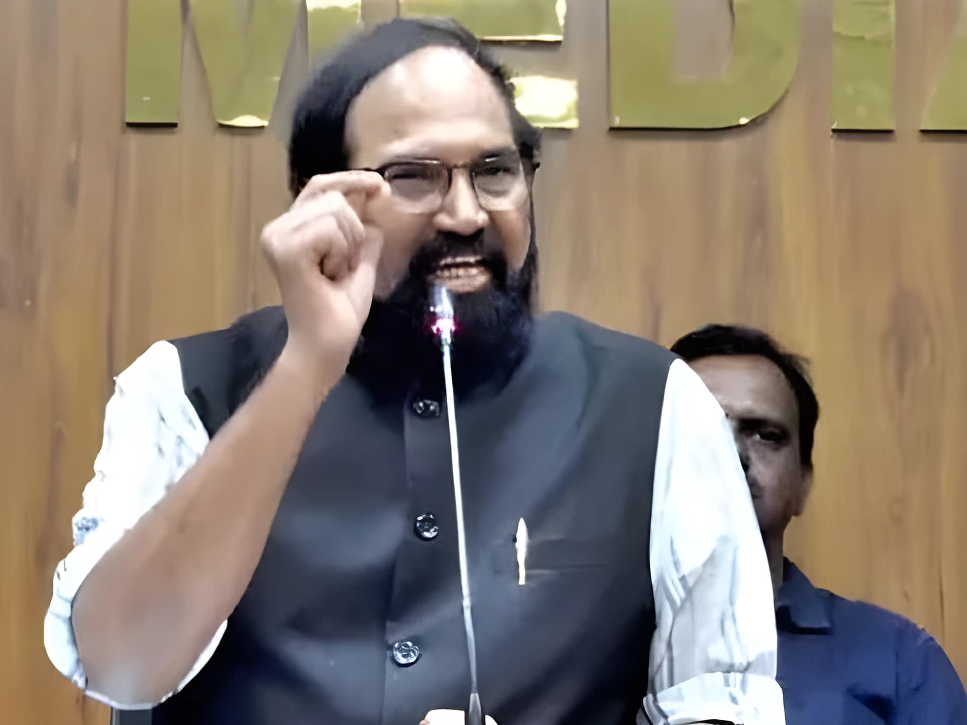 రైతులకు పరిహారం నేరుగా అందాల్సిందే: ఉత్తమ్