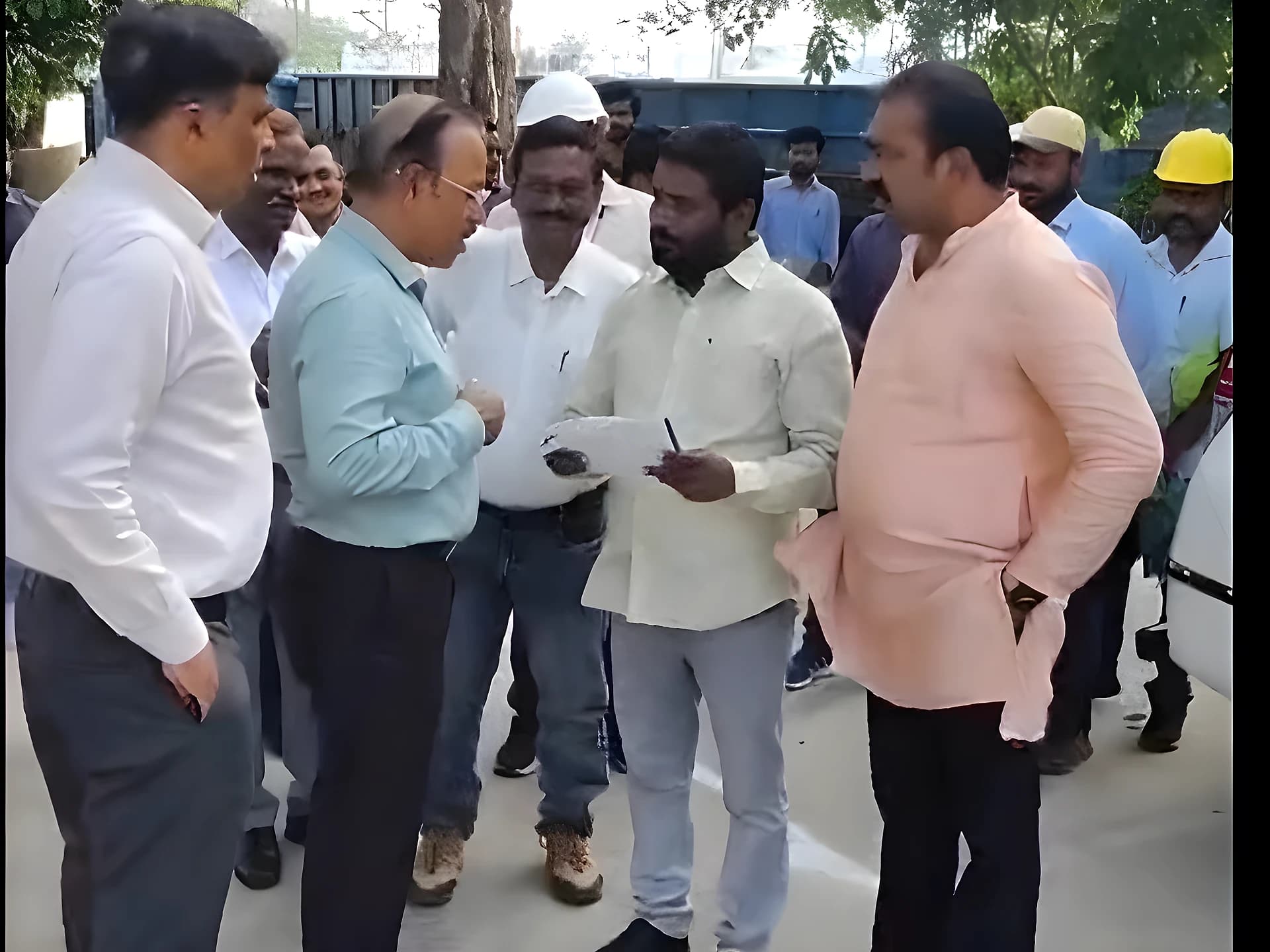 రైళ్లలో బోగీలు పెంచండి.. రైల్వే అధికారులకు కీలక విజ్ఞప్తి