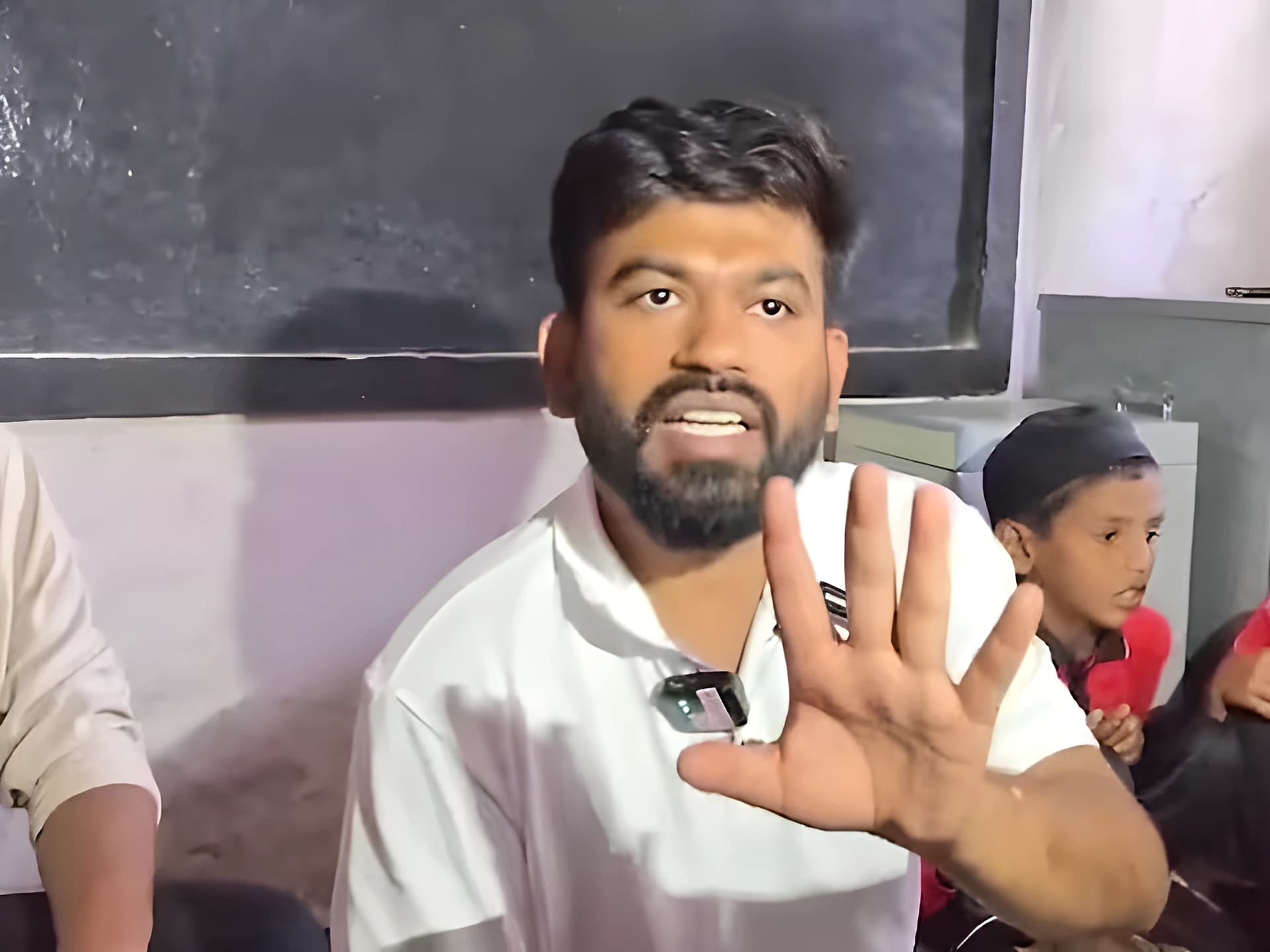 అభిజీత్ దిప్కేపై FIR!