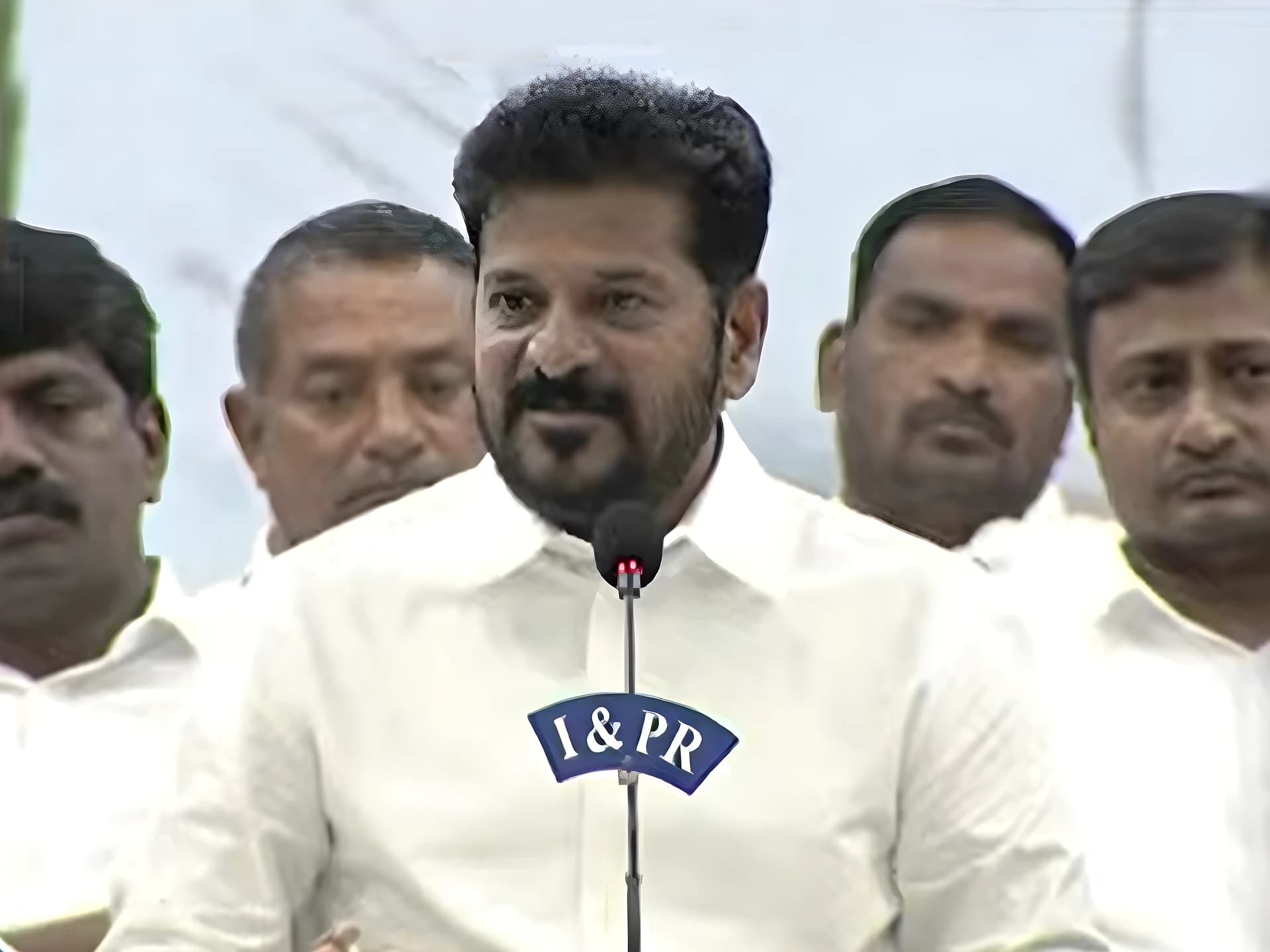 నా టూర్‌కు NO.. గుజరాత్ CMకు ఎలా అనుమతిచ్చారు?: CM రేవంత్