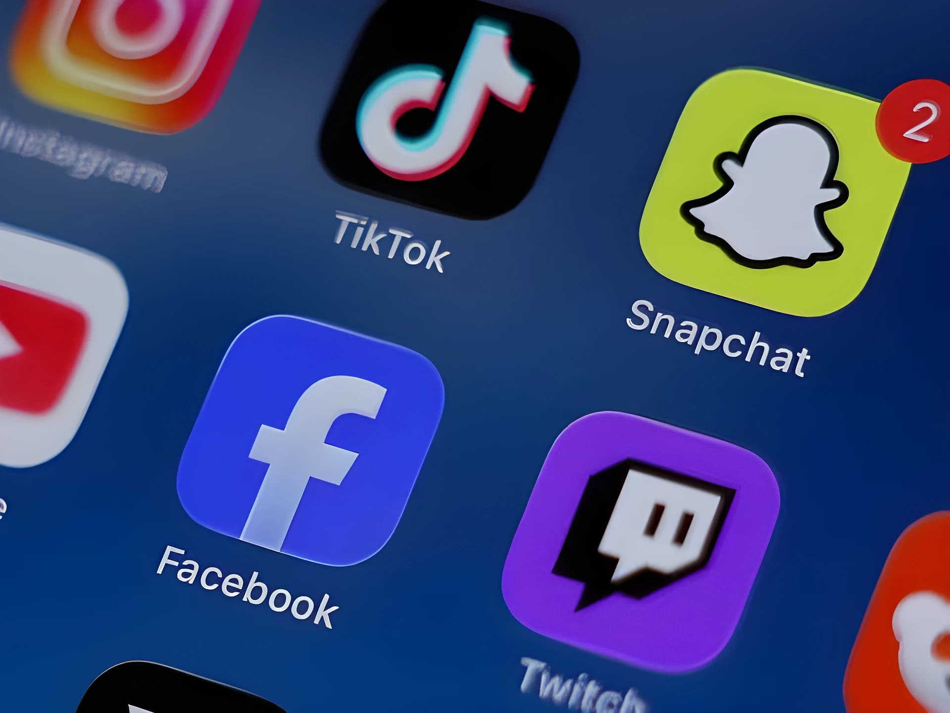 16లోపు పిల్లలకు Social Media కట్?