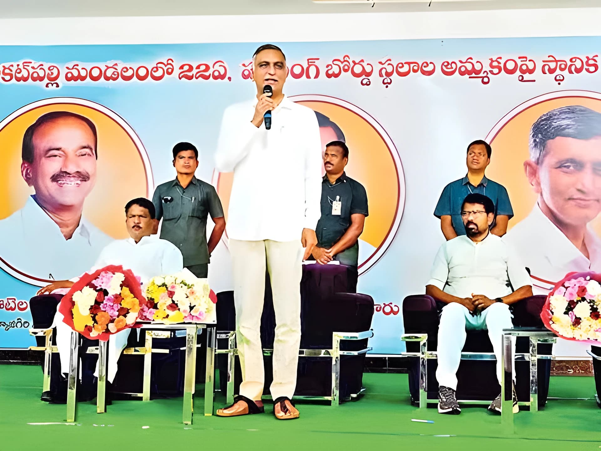 CM స్పందించకుంటే సెక్రటేరియట్‌ను ముట్టడిస్తాం: హరీశ్‌రావు
