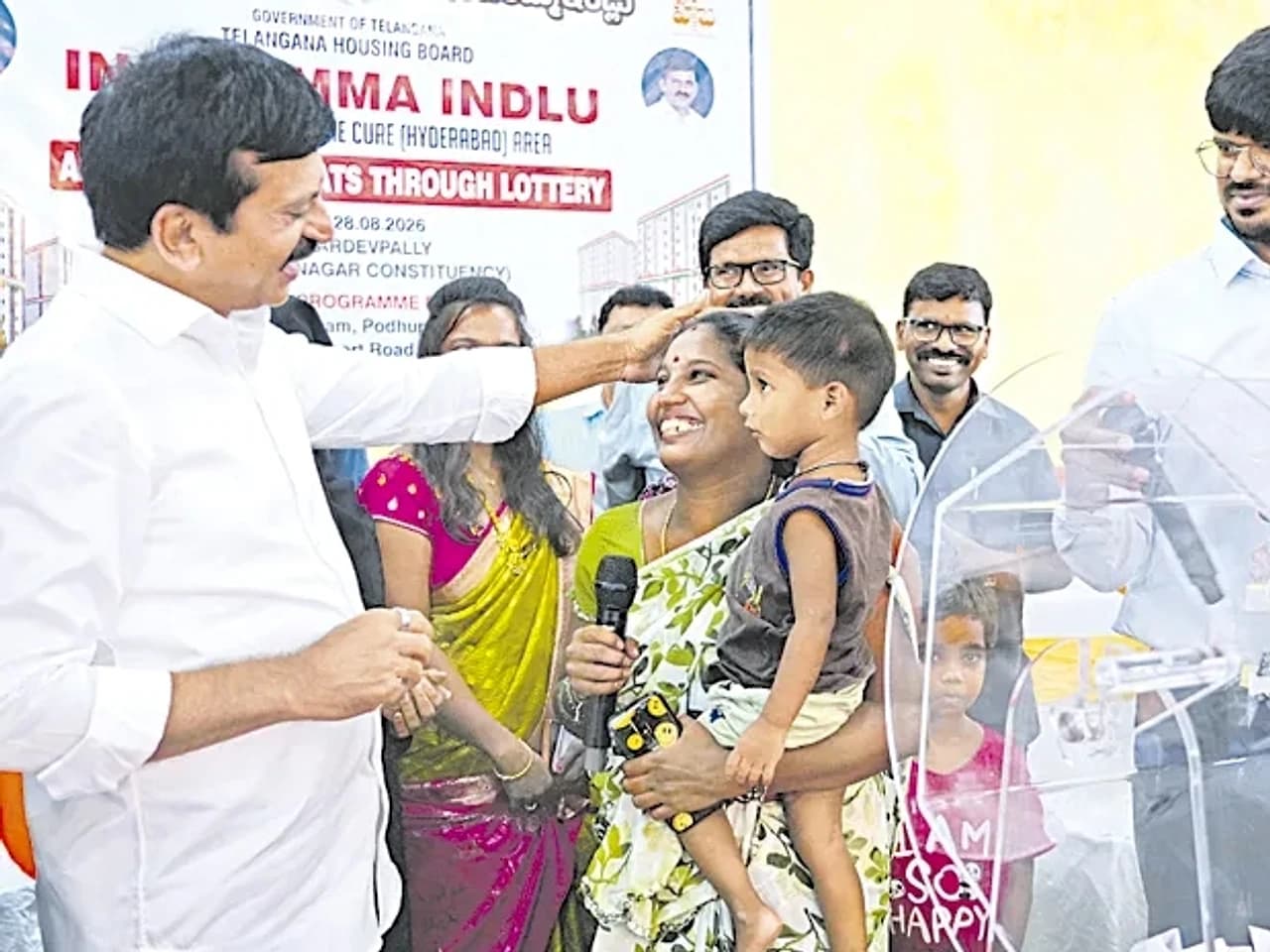 లక్కీ డ్రాతో పేదలకు ఇళ్ల కేటాయింపు: పొంగులేటి
