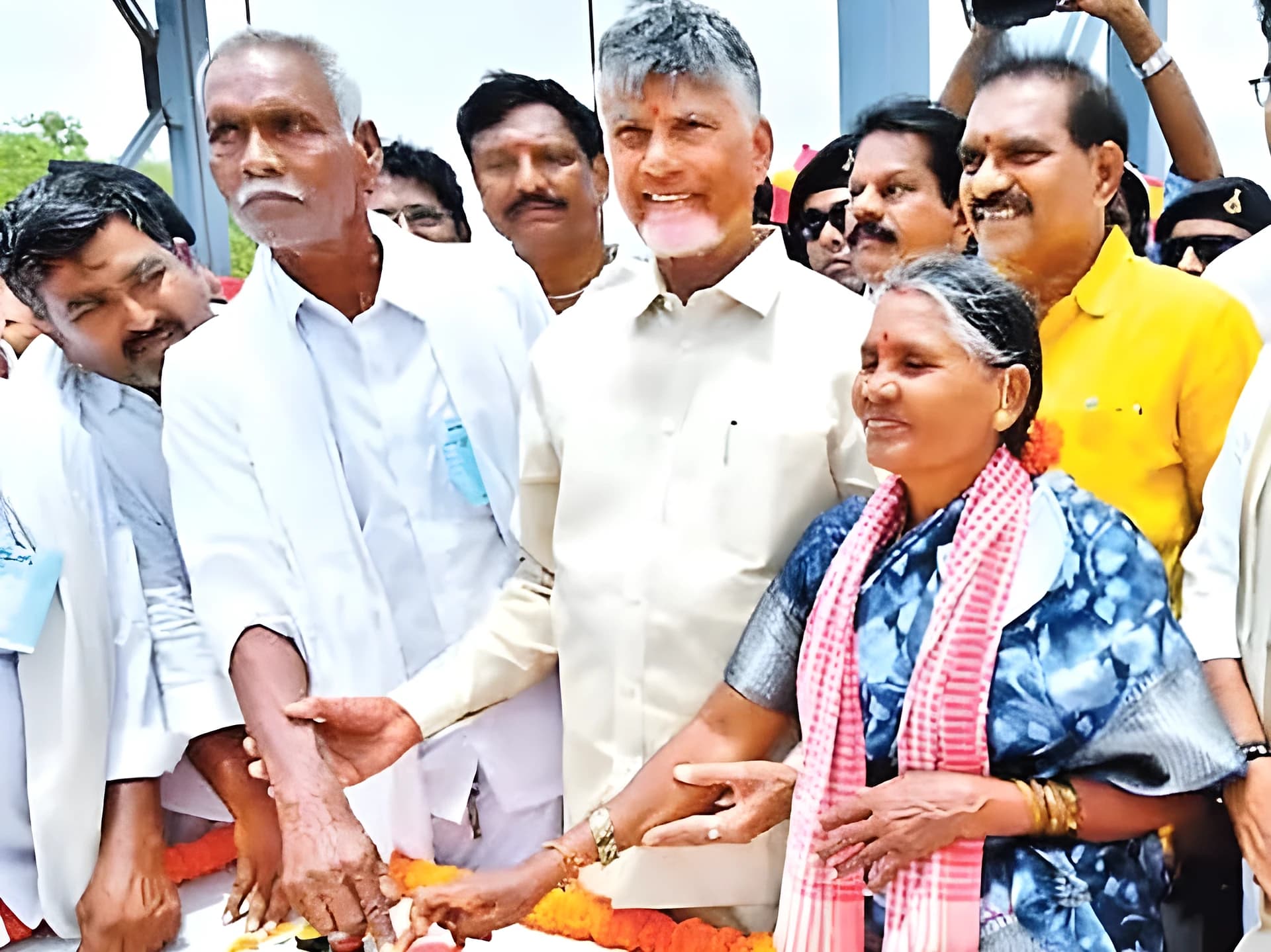 వెలిగొండతో కరువు నేలకు కొత్త ఊపిరి: చంద్రబాబు