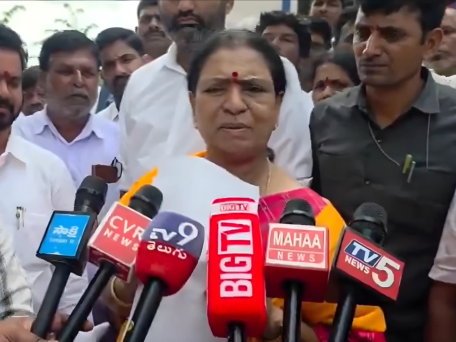 సురేఖను బర్తరఫ్ చేయడం కరెక్ట్ కాదు: డీకే అరుణ