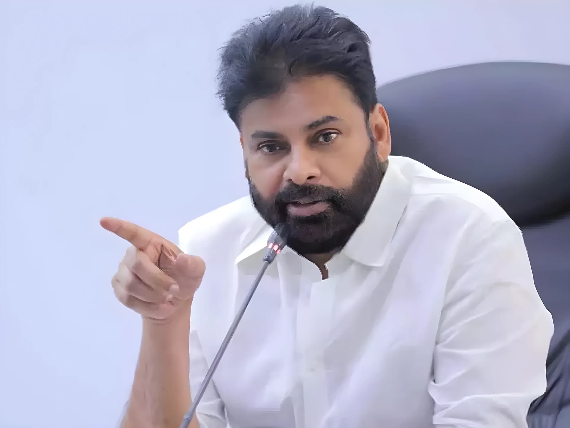 ఆంధ్రా పేపర్ మిల్‌పై చర్యలు తీసుకోవాలి: పవన్