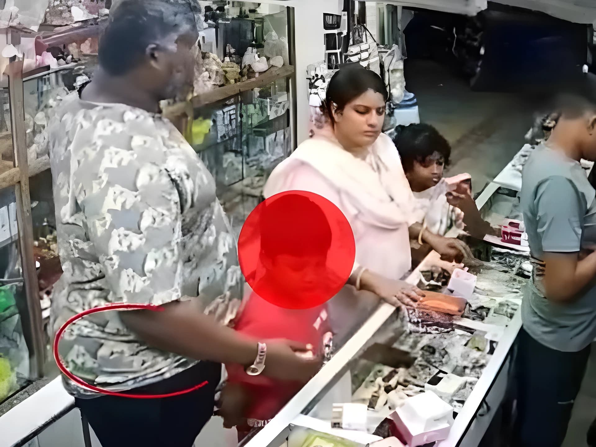 పెద్ద వాళ్లను చూసి పిల్లలు 'చోరీ కూడా..' కాపీ చేస్తారు