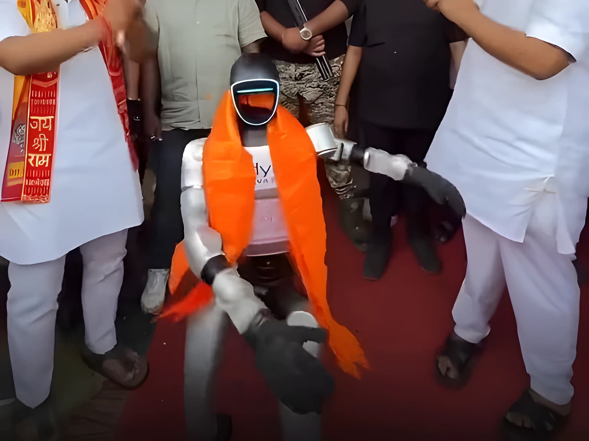 రోబో డ్యాన్స్‌తో షాప్ ఓపెనింగ్ వైరల్