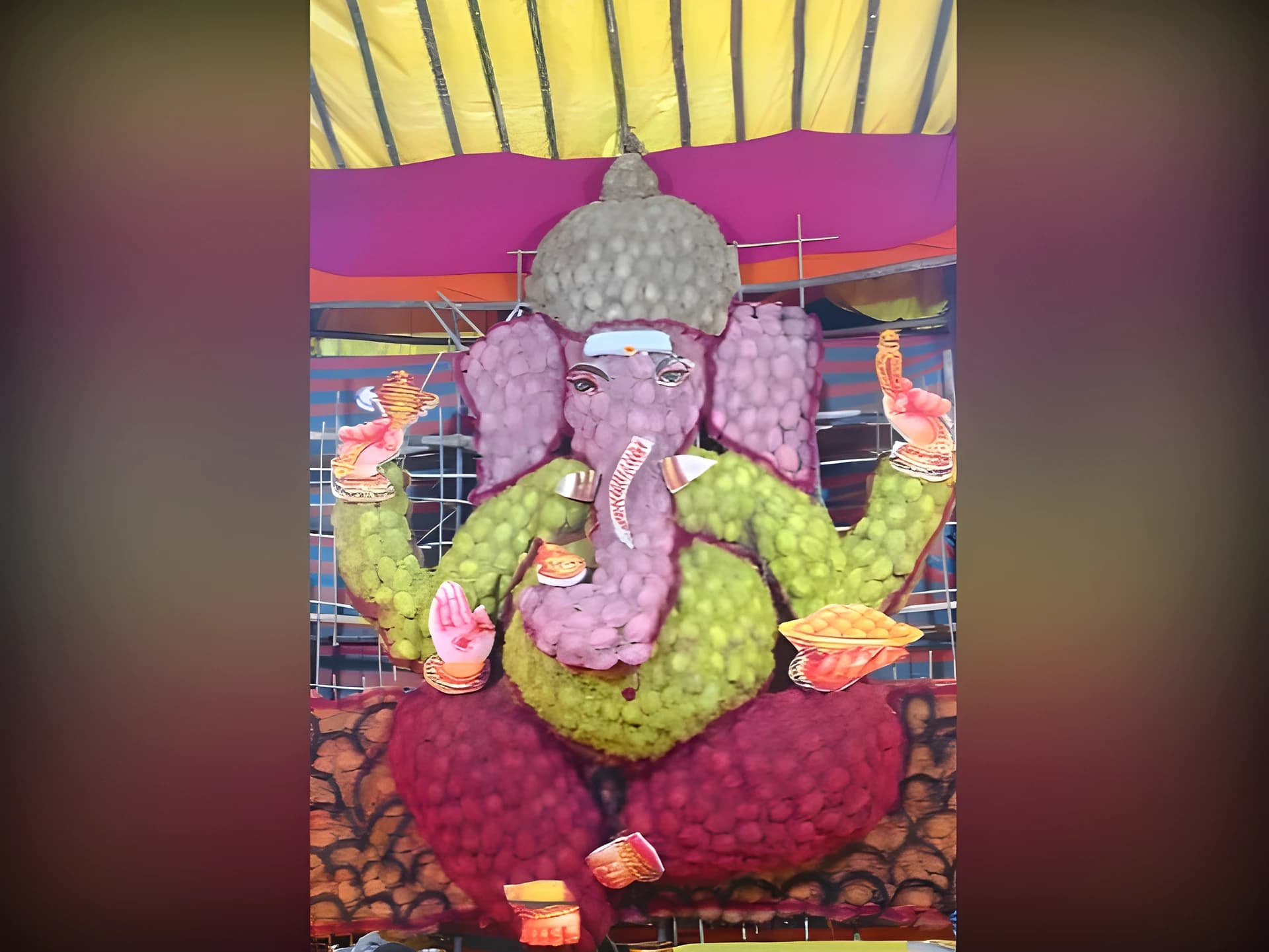 కొబ్బరికాయలతో గణపతి