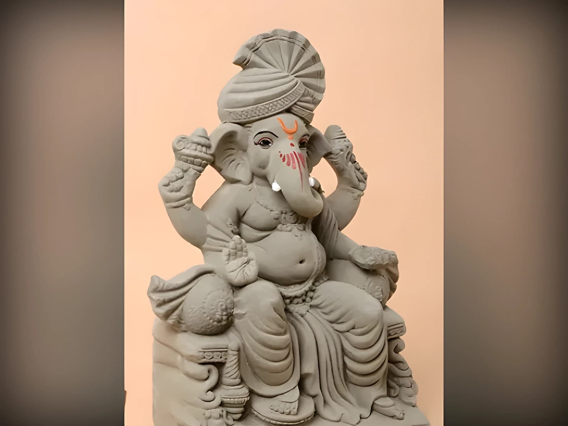 మట్టి గణపతులతో పండుగ