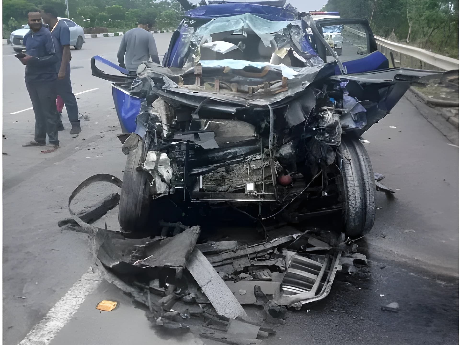 టిప్పర్ను ఢీకొట్టిన కారు.. డ్రైవర్ మృతి!