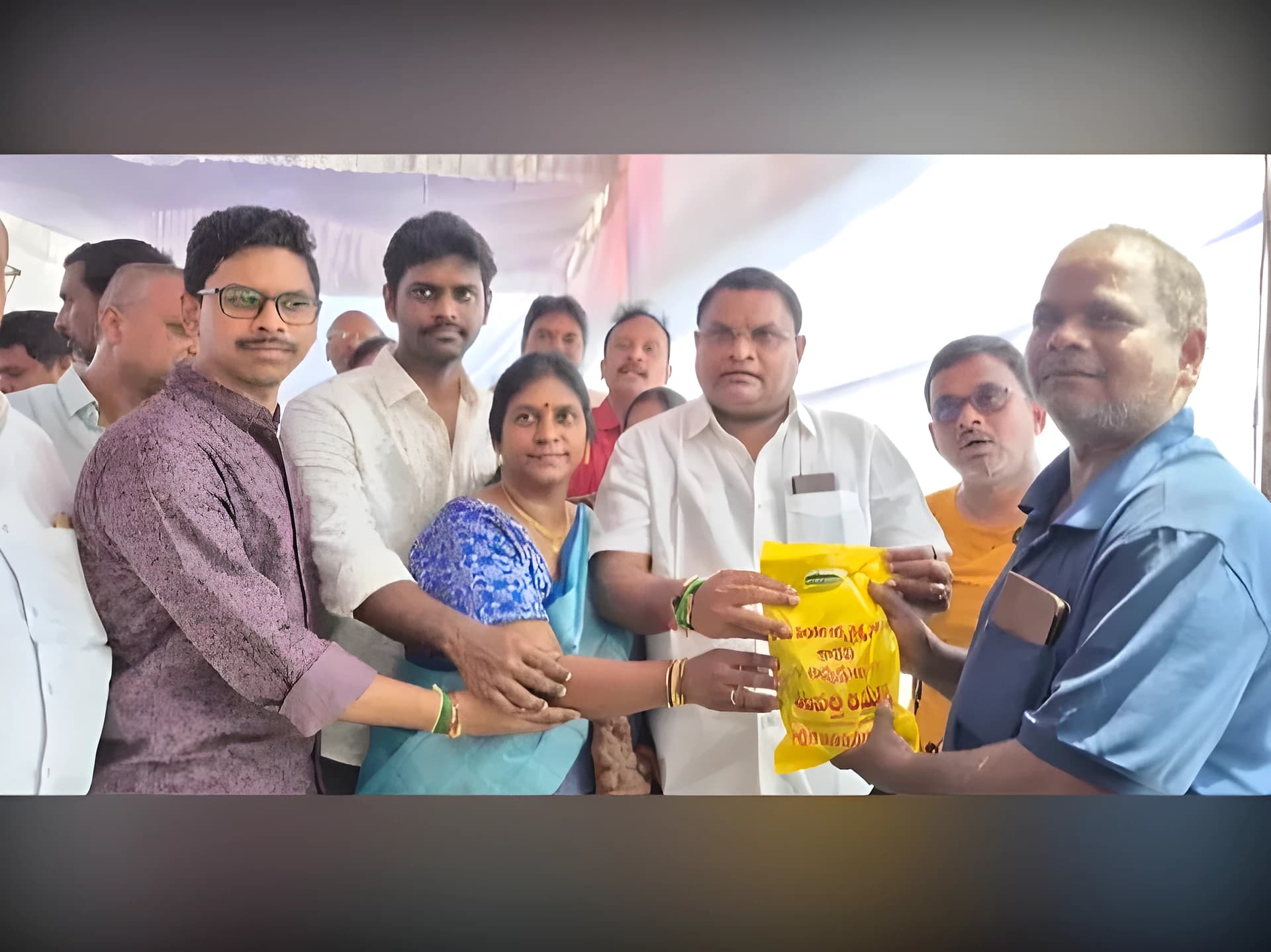 కావలిలో మట్టి వినాయకుల పంపిణీ