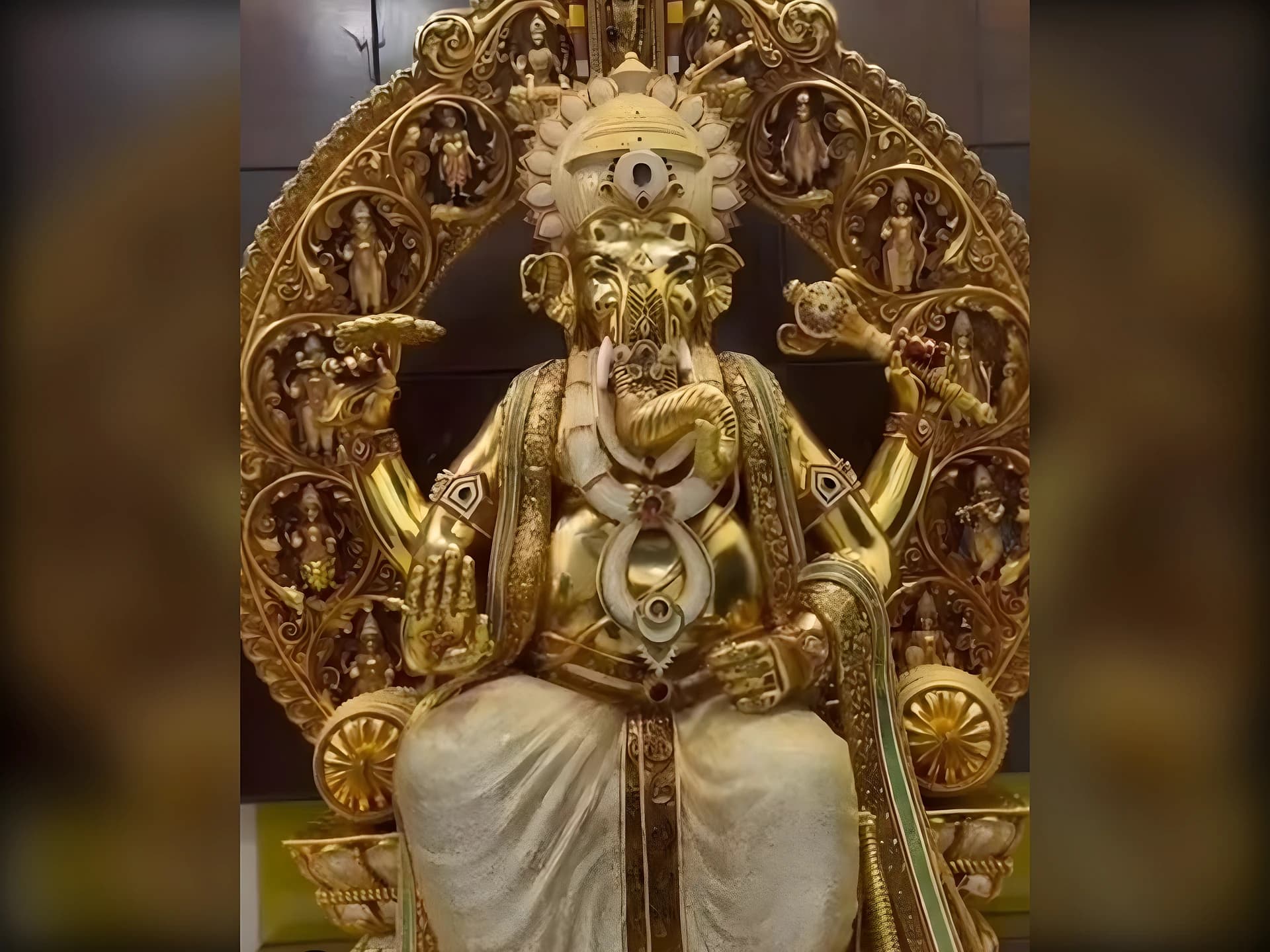 48 కిలోల బంగారు గణేశుడు.. అదిరిపోయే లుక్!