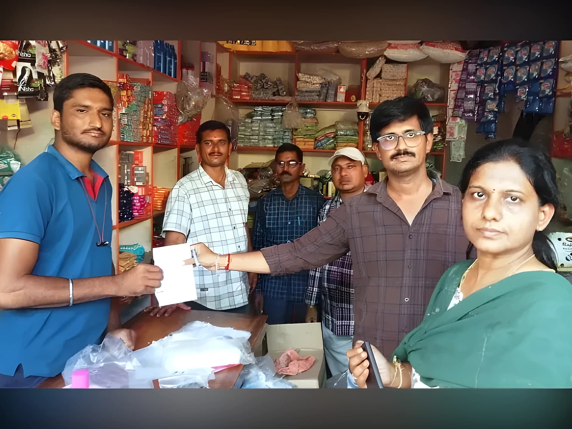 ప్లాస్టిక్ వాడుతున్న వాళ్ళకి ఫైన్ వేస్తున్న అధికారులు