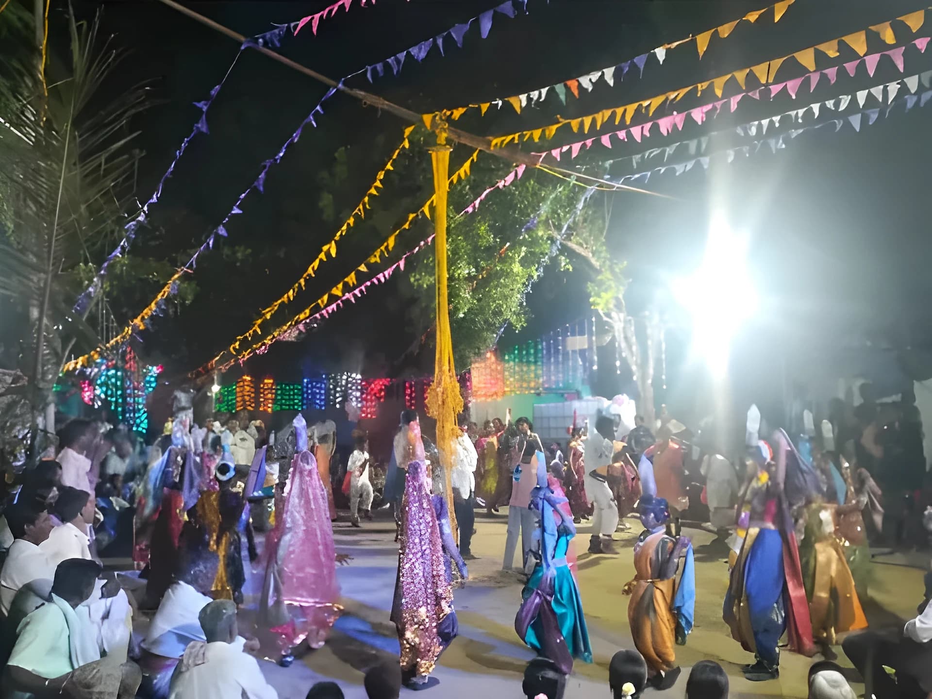 పిల్లల చెక్క భజన.. అద్భుతం!