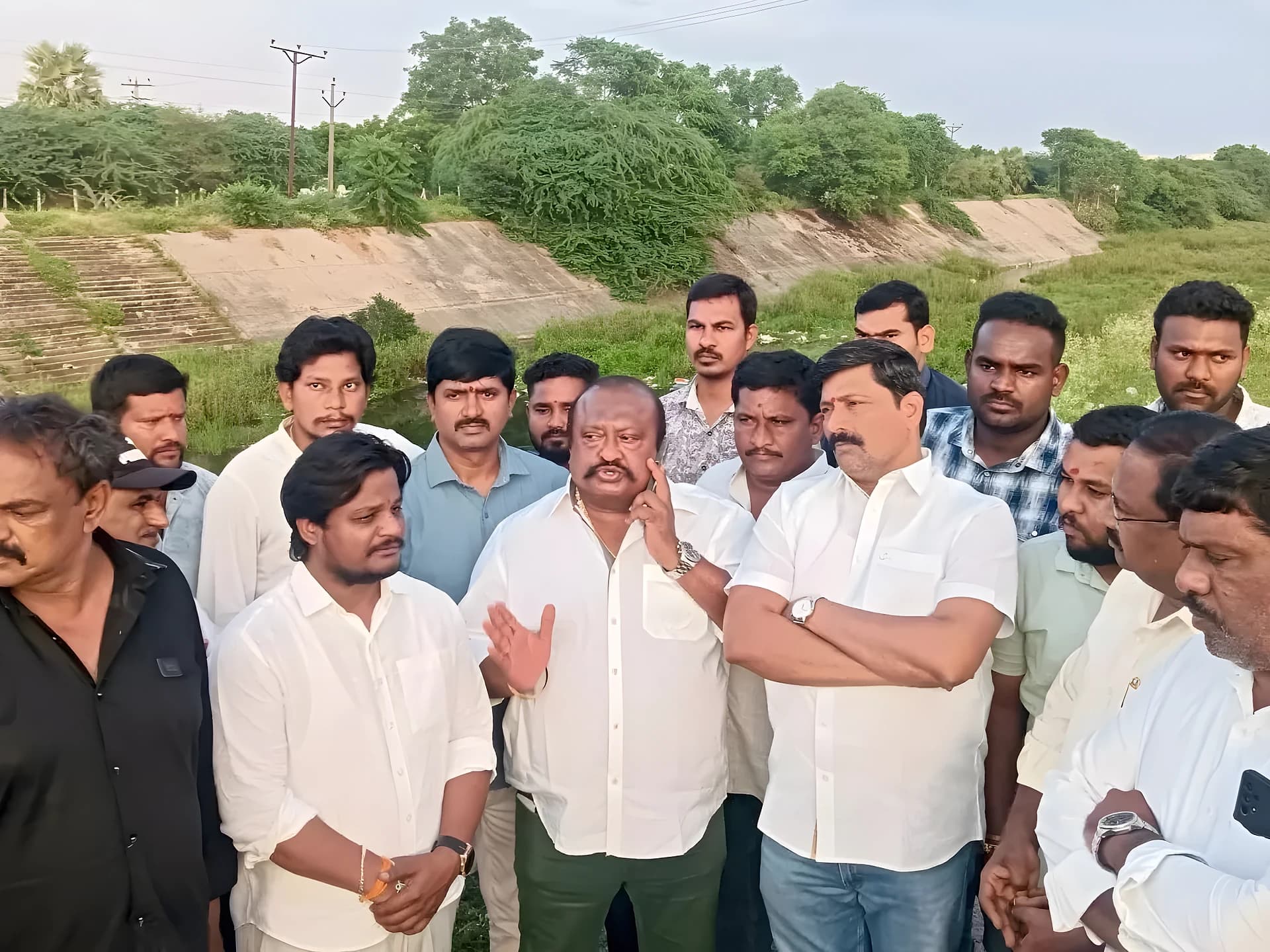 చింతకుంట కెనాల్‌లోకి ఎస్సారెస్పీ నీళ్లు విడుదల చేయాలి