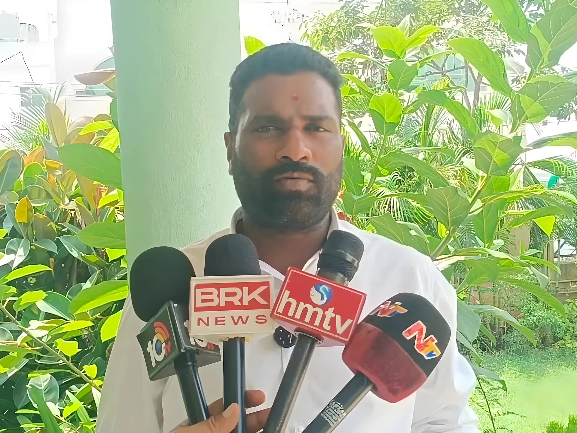 పోస్టుల భర్తీలో అవకతవకలు.. ఒక్కో పోస్టుకు రూ.2 లక్షలు?