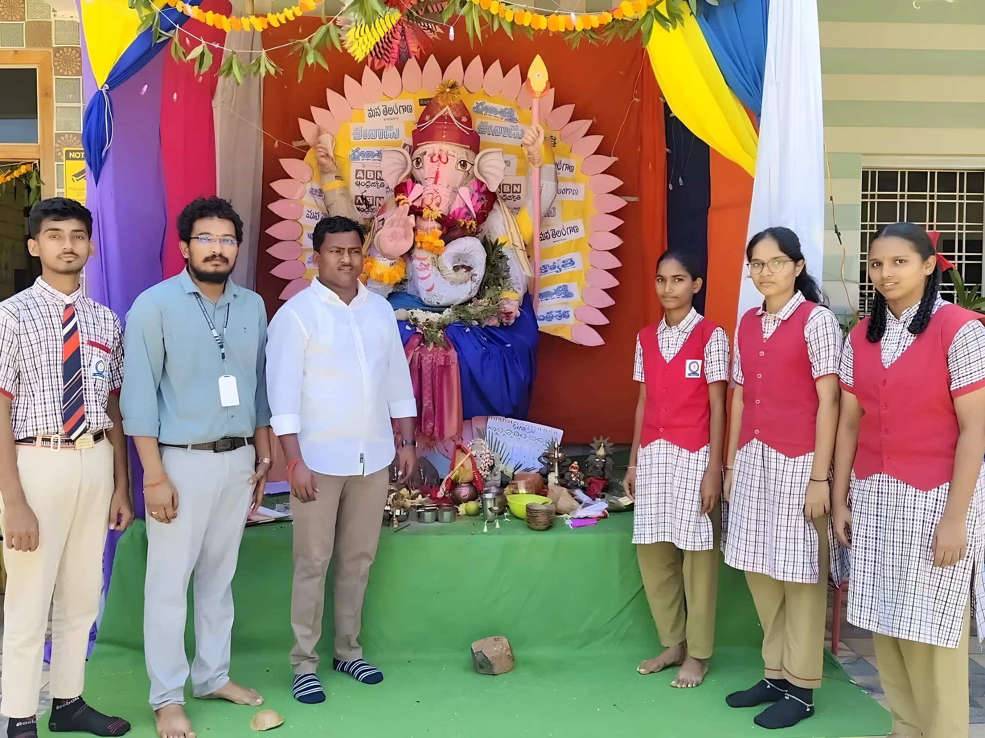 న్యూస్ పేపర్‌తో వినాయకుడు