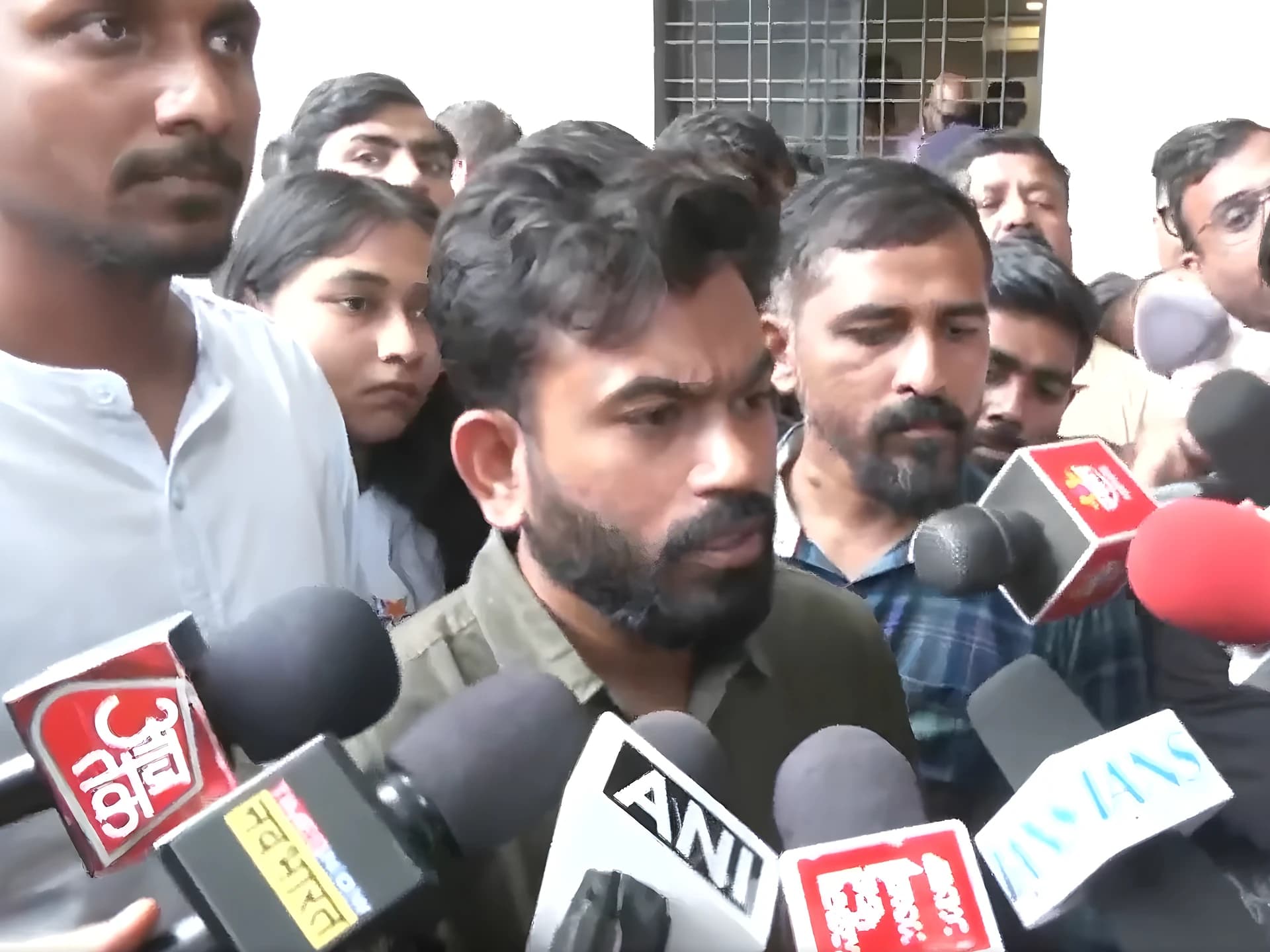 ‘Adivasi School Thik Karo’ క్యాంపెయిన్‌: అభిజీత్ దిప్కే