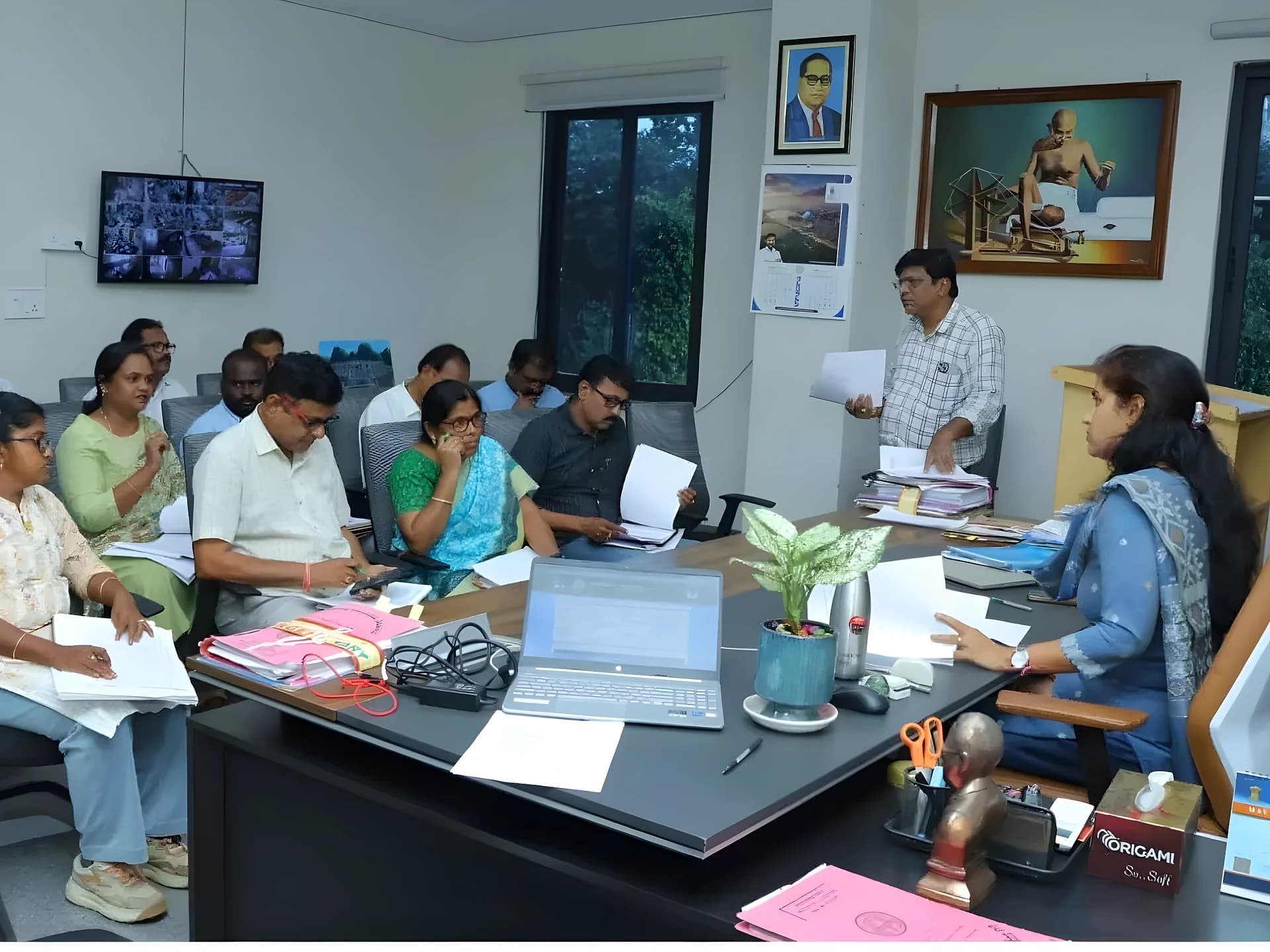 పెండింగ్ పనులు త్వరగా పూర్తి చేయాలి: కలెక్టర్