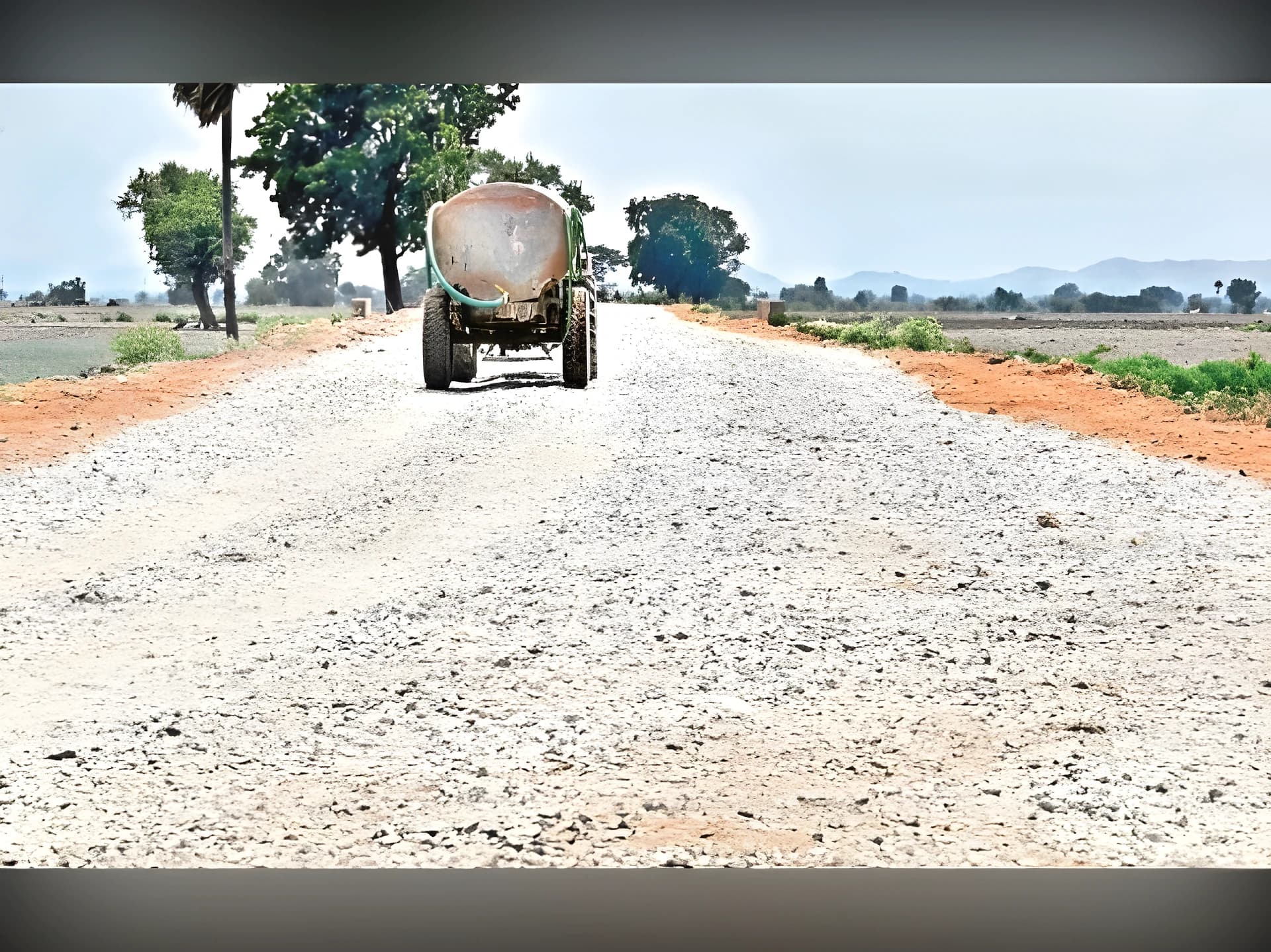 ఈ రోడ్డును పట్టించుకునేదెవరు?