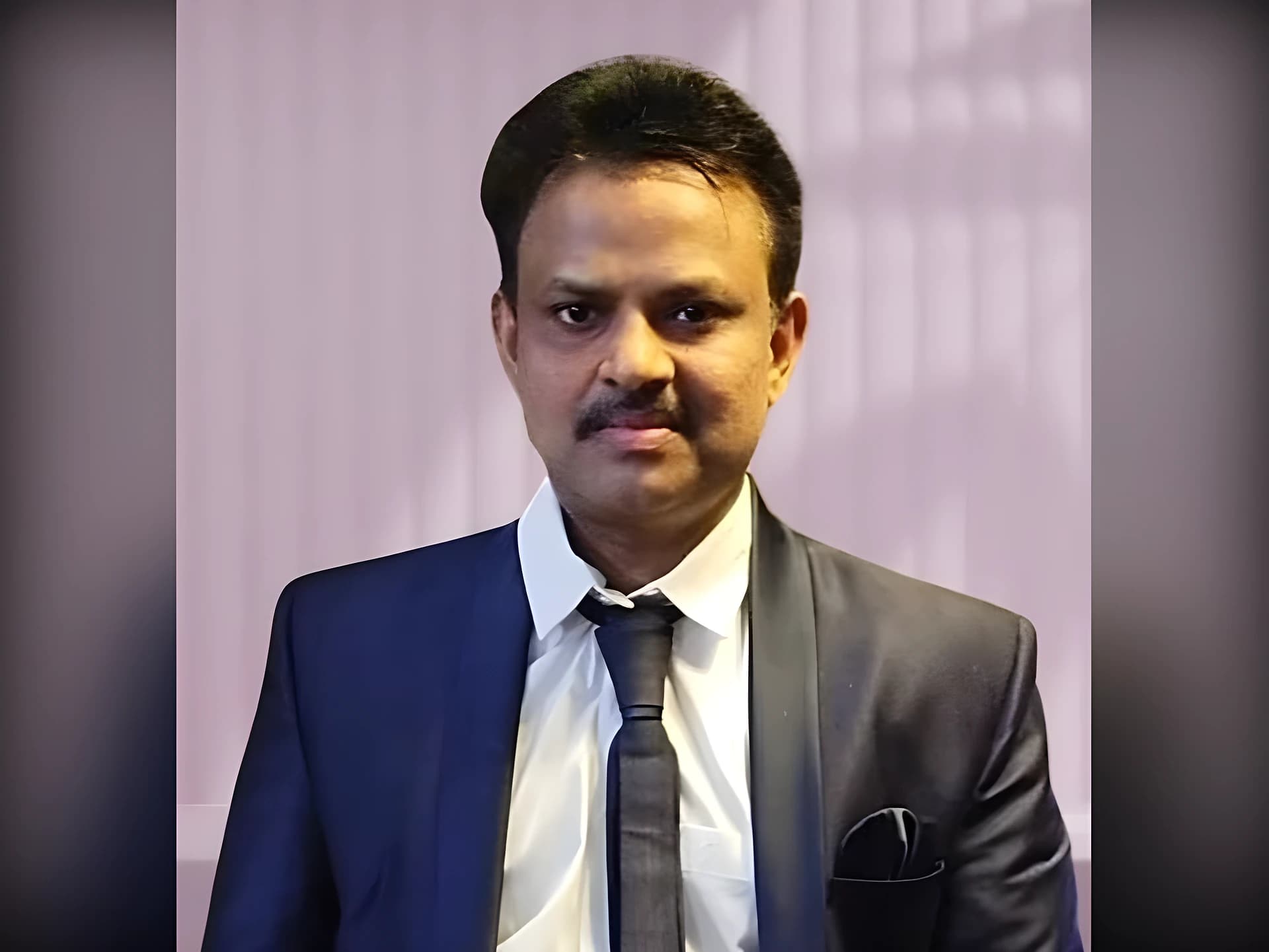వోల్వోలో ఒక్కసారిగా మంటలు.. ప్రముఖ డాక్టర్ మృతి