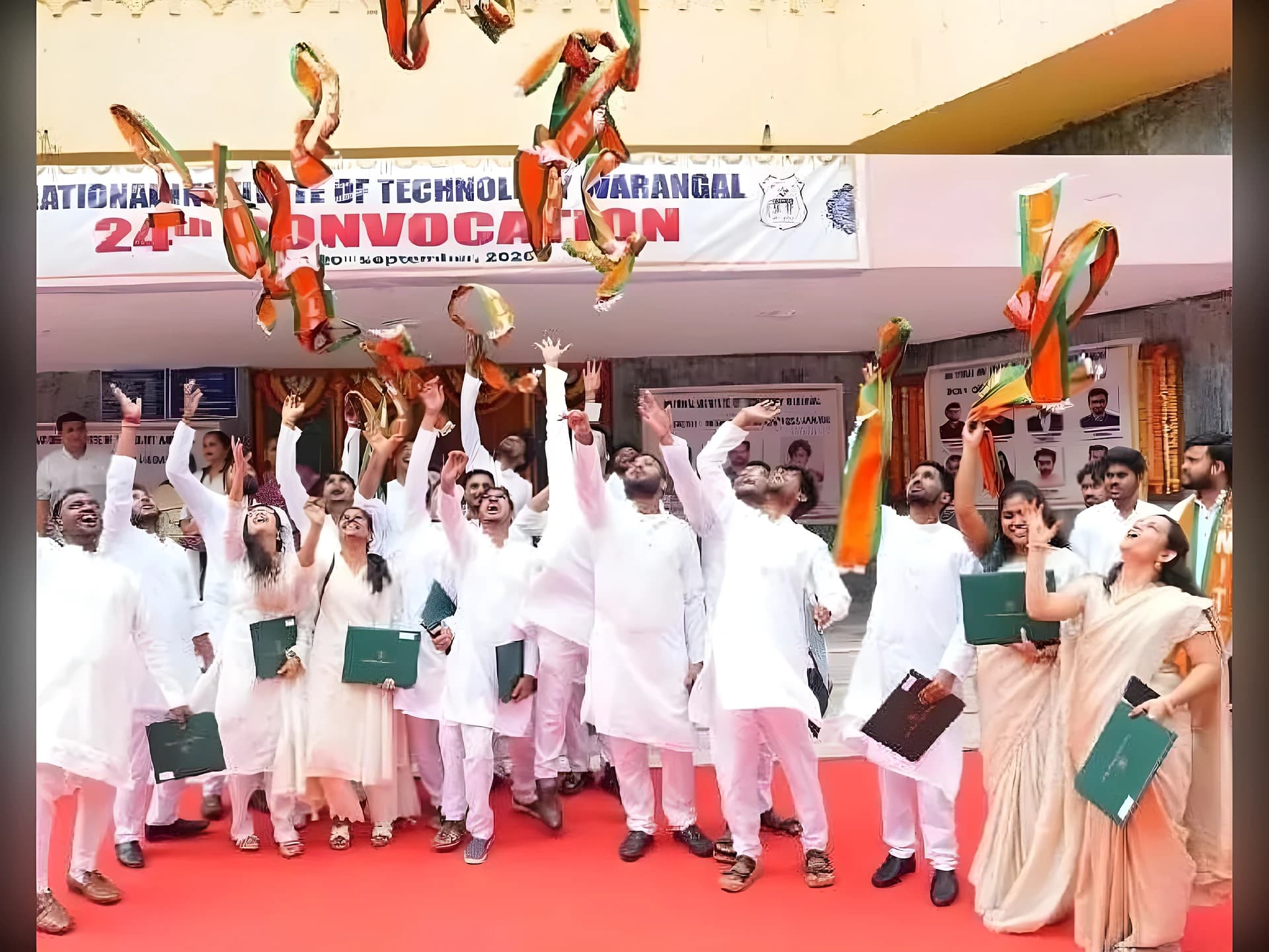 నిట్‌ వరంగల్‌లో విద్యార్థులకు గోల్డ్‌ మెడల్స్