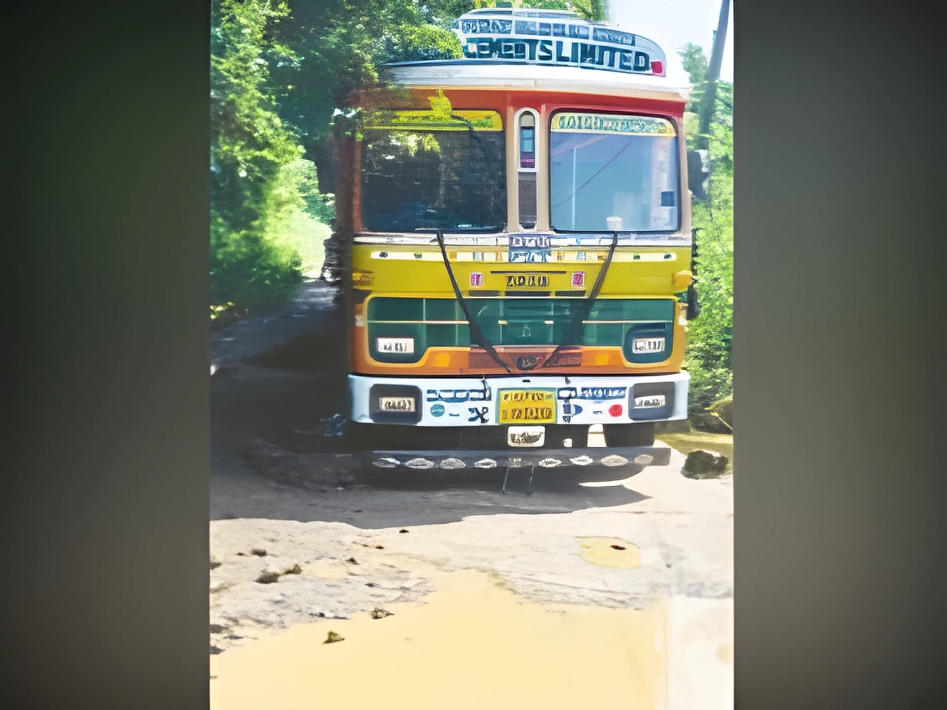 బ్రిడ్జి దెబ్బతిని లారీ ఇరుక్కుంది
