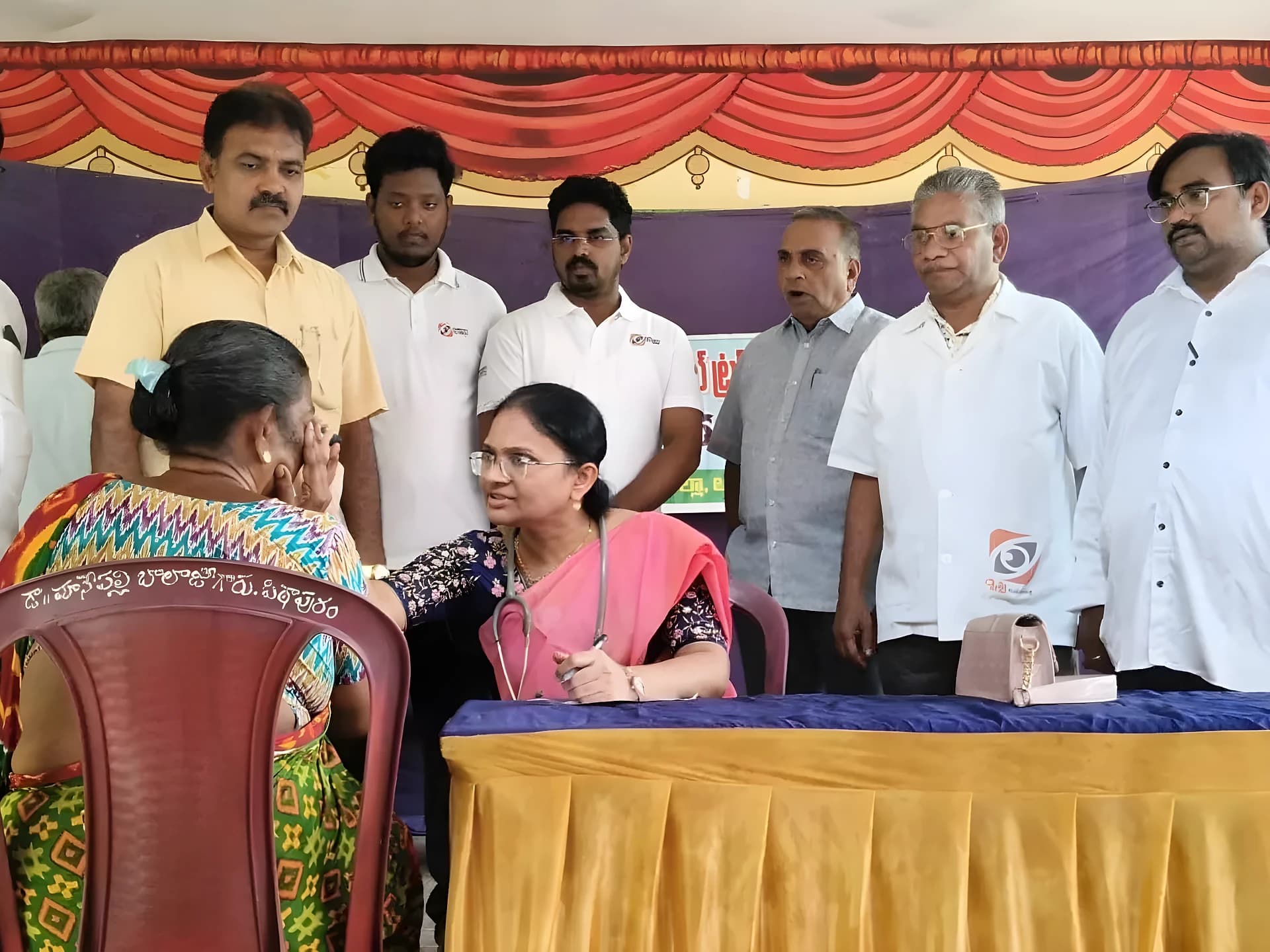 పిఠాపురంలో ఉచిత కంటి వైద్య శిబిరం