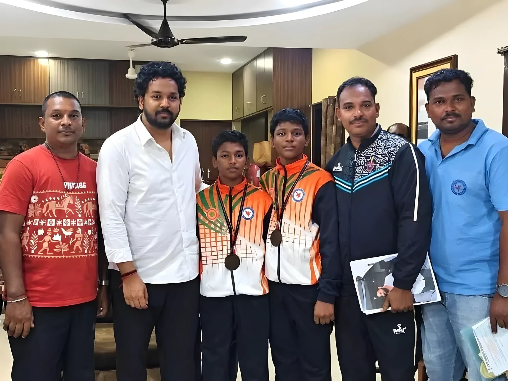 క్రీడాకారులకు ఎంపీ అభినందనలు
