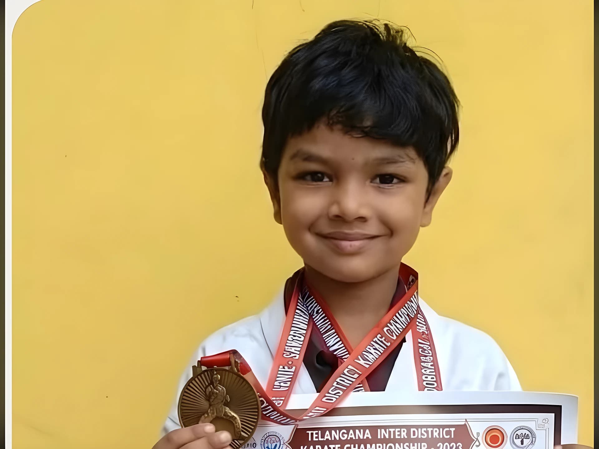 కరాటే ఛాంపియన్ షిప్లో బంగారు పతకం