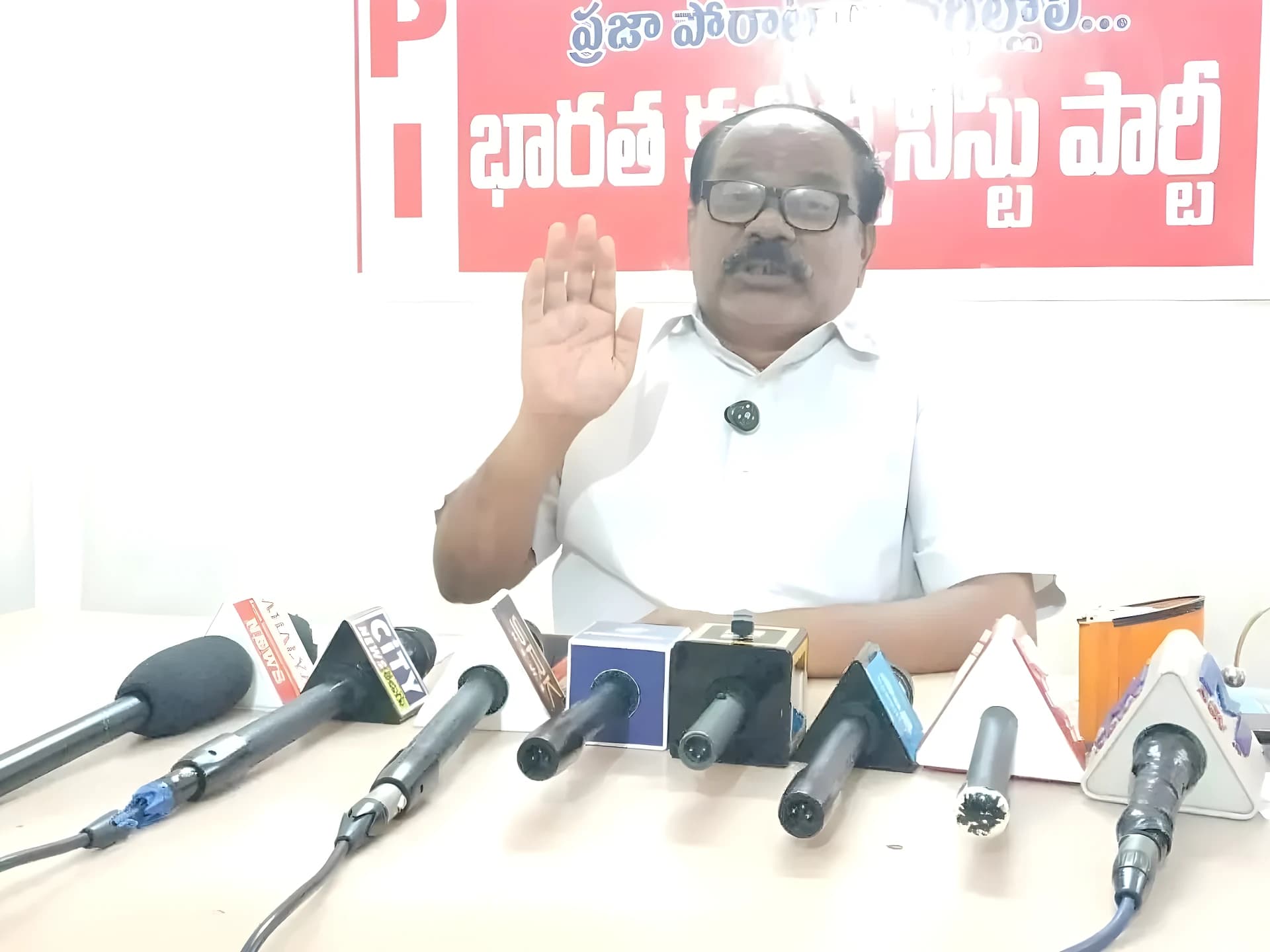 ఒక్కో రైతు కుటుంబానికి రూ.50 వేలు ఇవ్వాలి: అజయ్‌కుమార్